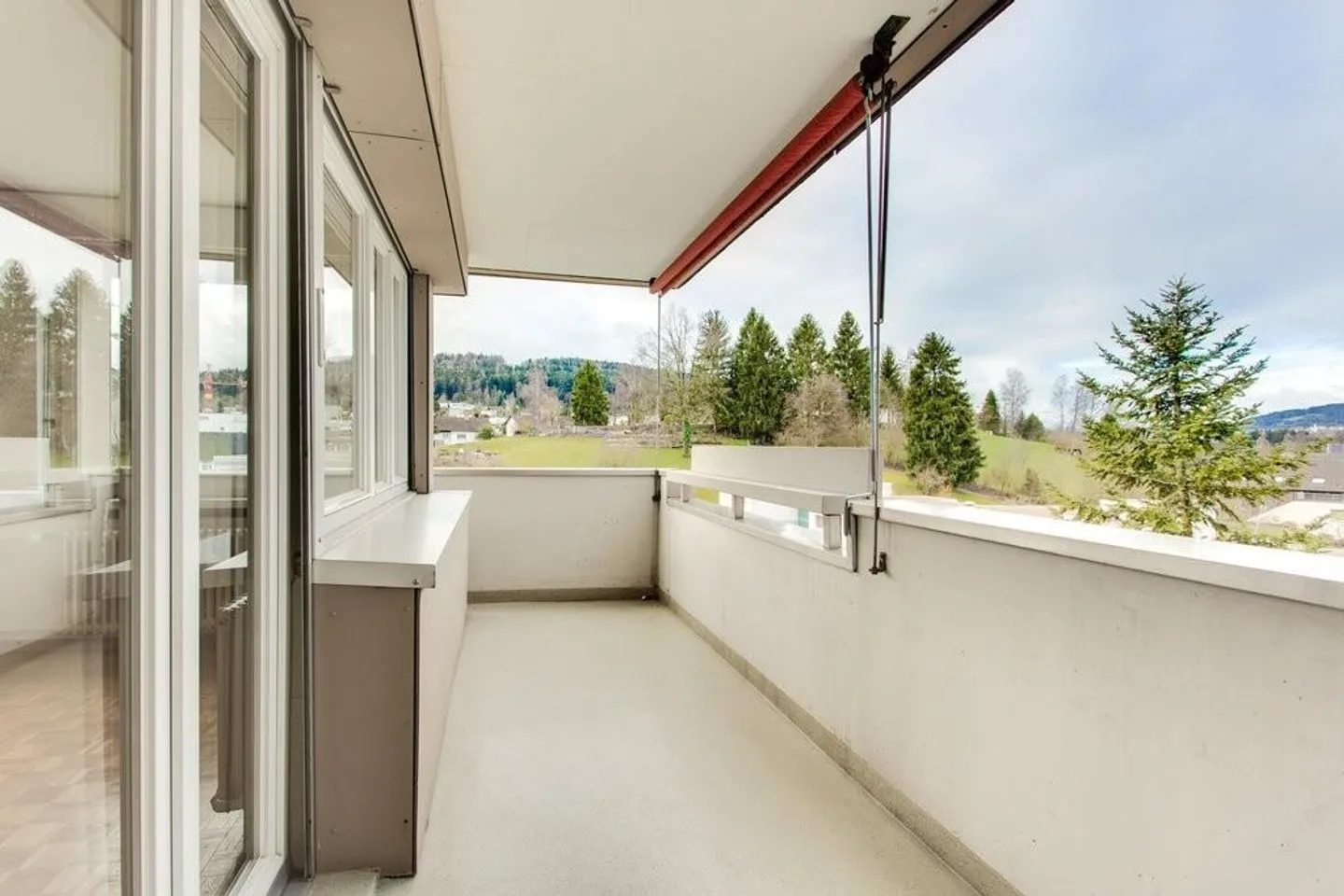 Spacious and bright apartment near Wittenbach train station - Photo 2 of 9