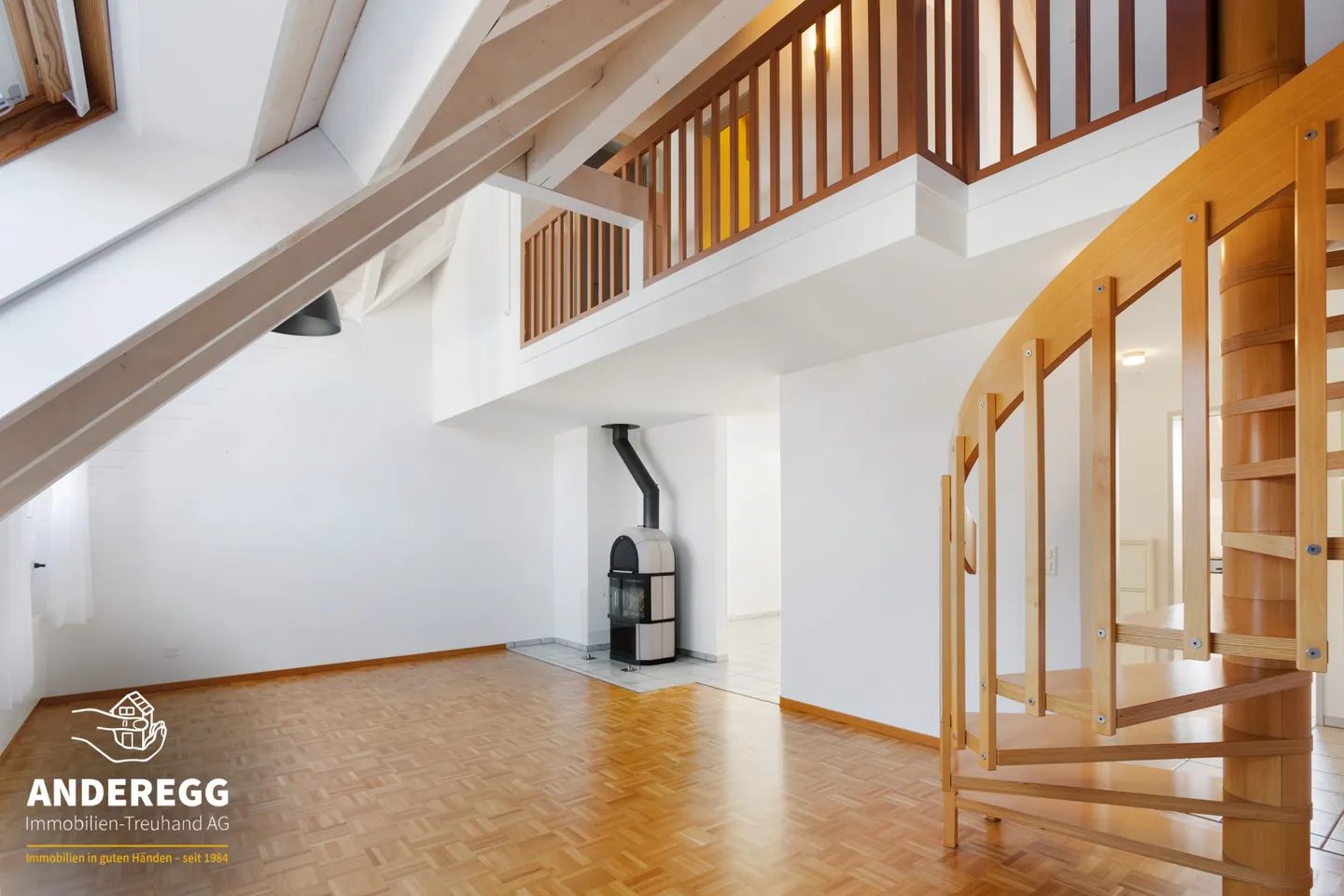 Schöne 5.5 Zi.-Dachmaisonette-Wohnung im 3. OG mit Keller und Tiefgaragenplatz - Foto 4 von 14