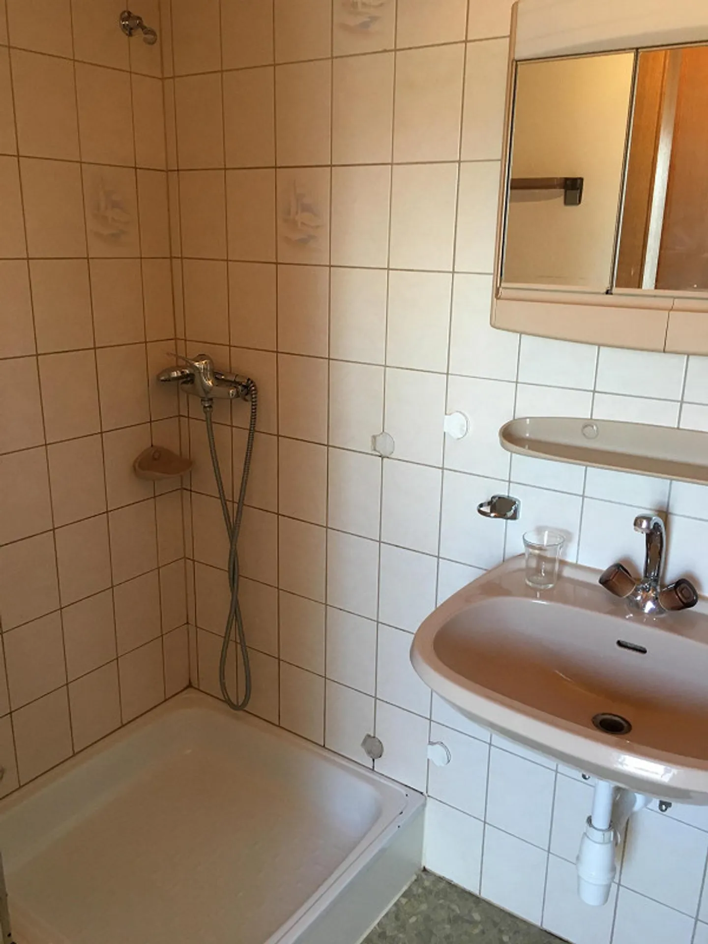 1,5 pièce - Bottighofen - Avantage fiscal - Près du lac - Photo 7 sur 8