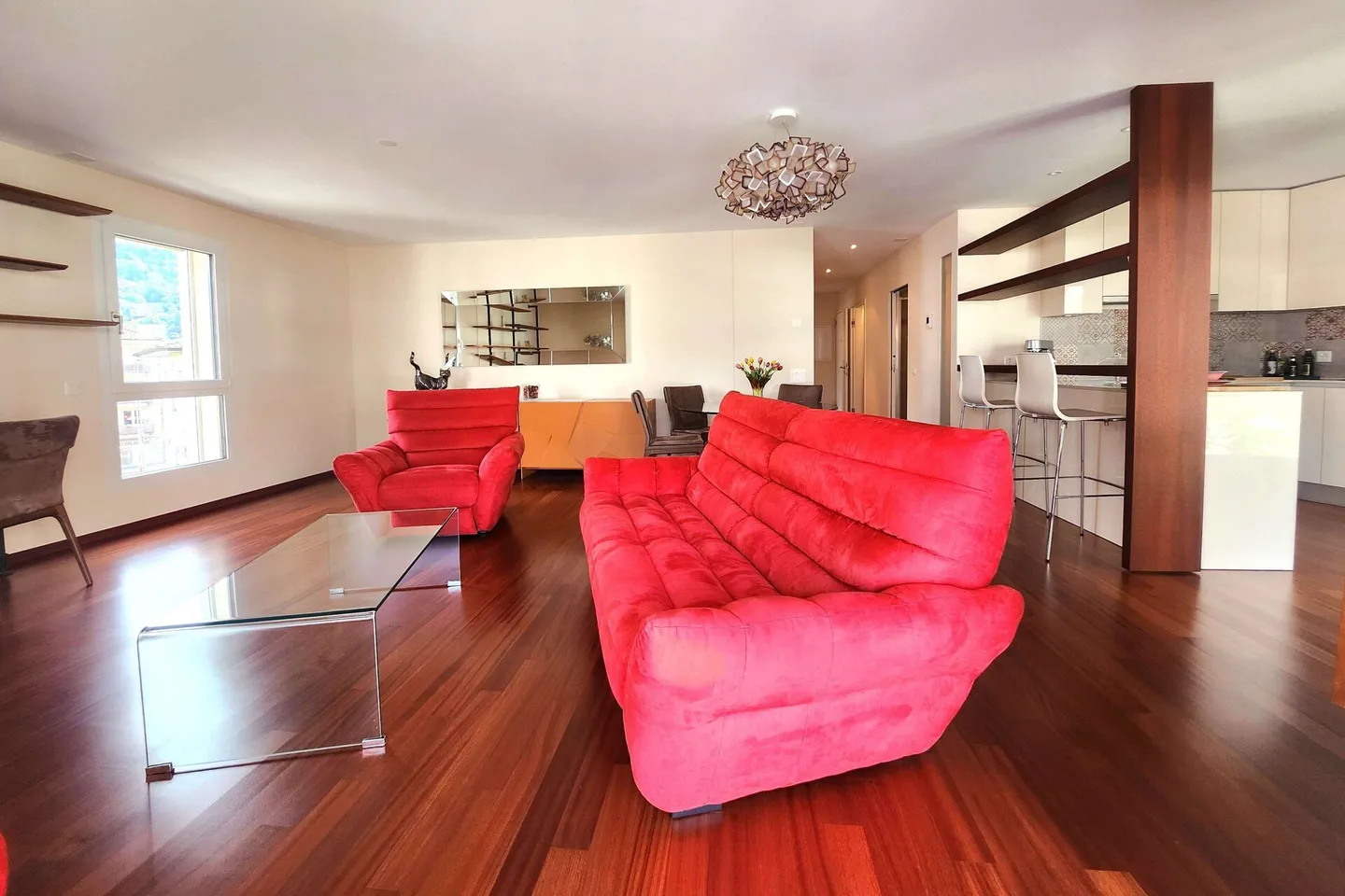 Appartamento elegante e moderno di 3,5 stanze nella migliore posizione - Foto 4 di 13