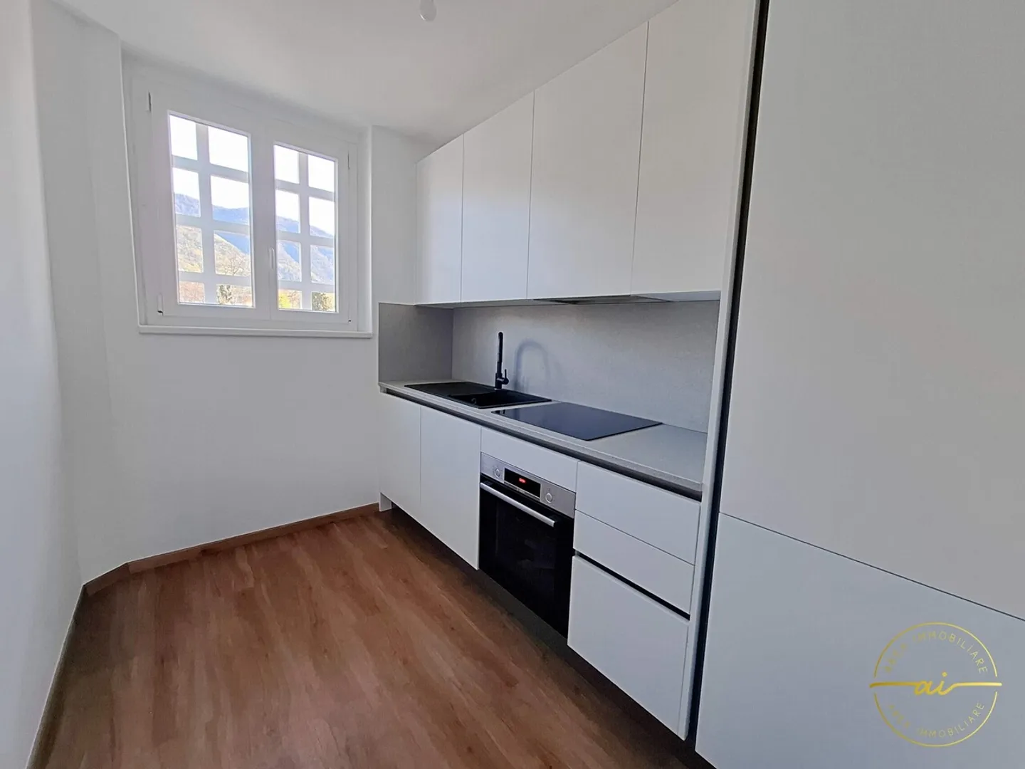 4.5-ROOM APARTMENT IN THE MIDST OF GREENERY - Photo 11 of 13