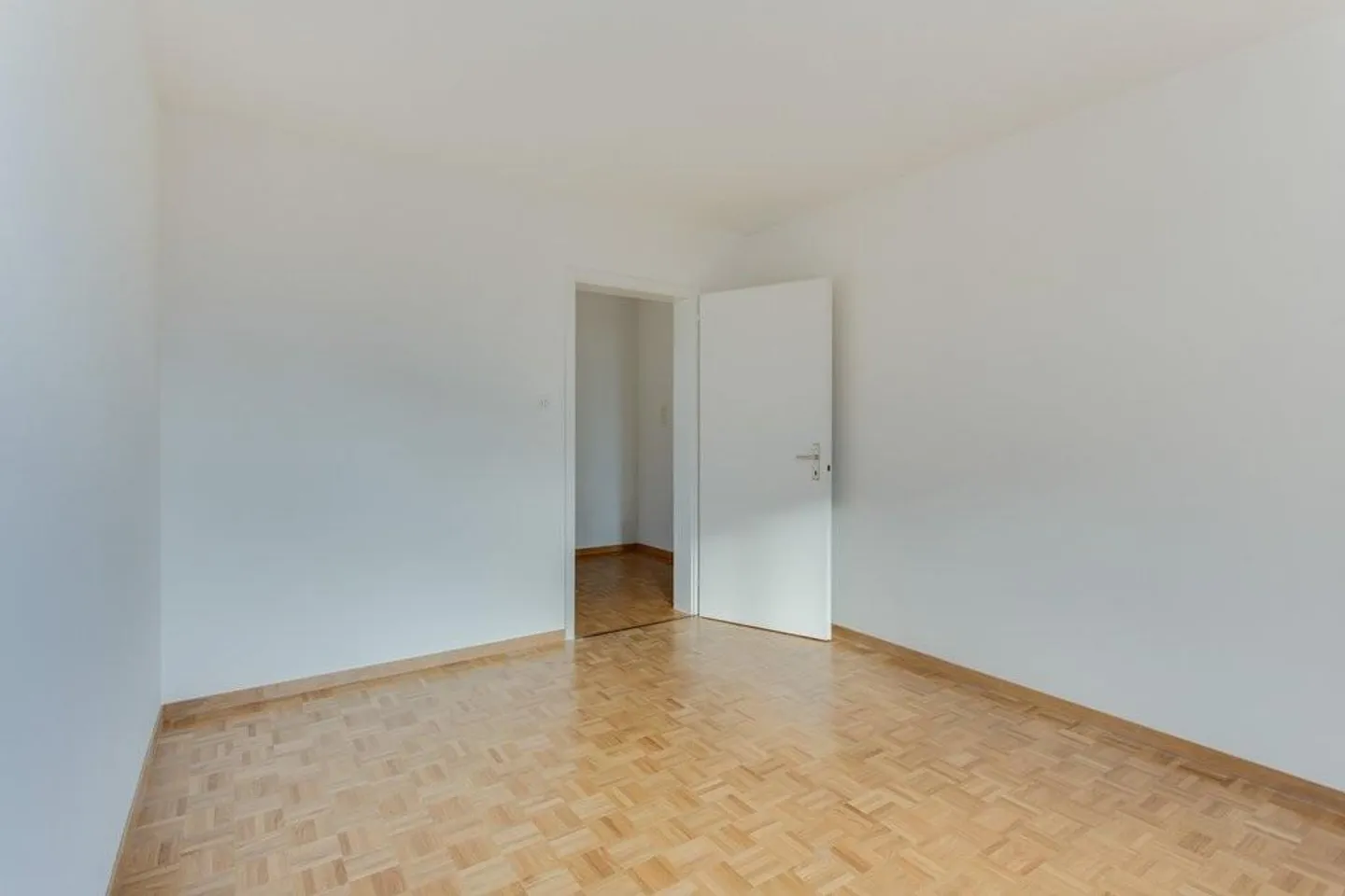 Spacious and bright apartment near Wittenbach train station - Photo 7 of 9