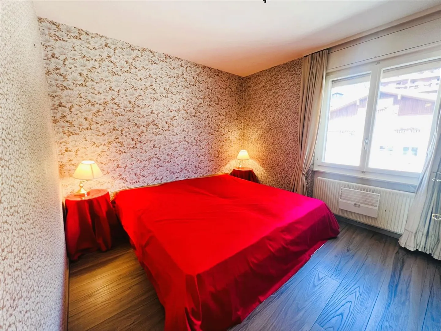 Pour la saison : Magnifique 3.5 pièces - Spacieux et lumineux - Idéalement situé - Belle vue - Emplacement calme - Photo 8 sur 17