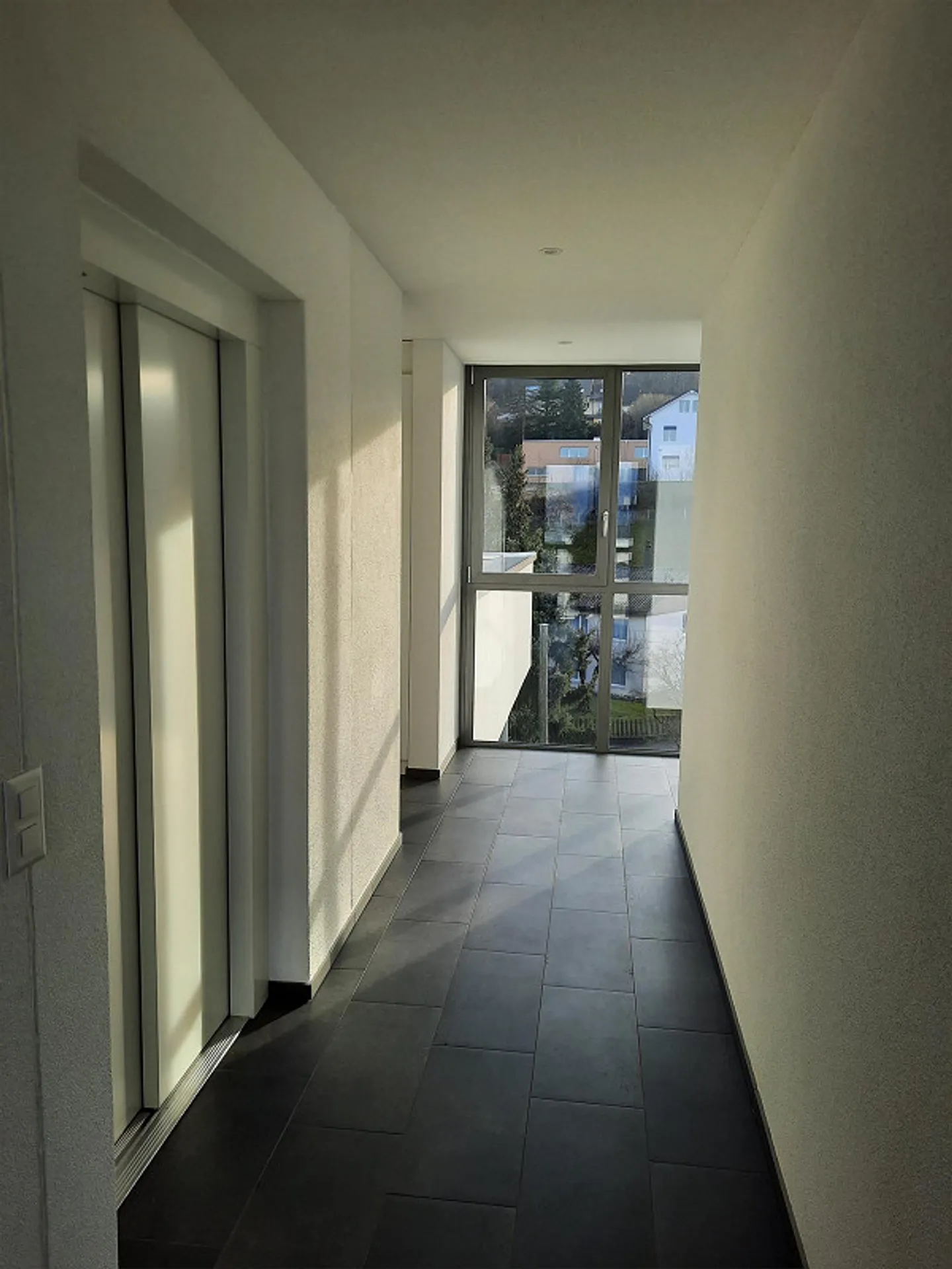 Appartement penthouse moderne et élégant de 4,5 pièces - Photo 6 sur 13