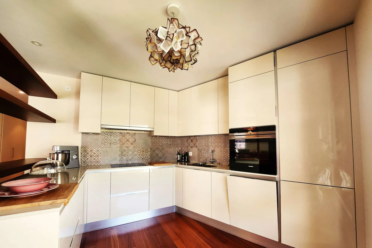 Appartamento elegante e moderno di 3,5 stanze nella migliore posizione - Foto 6 di 13