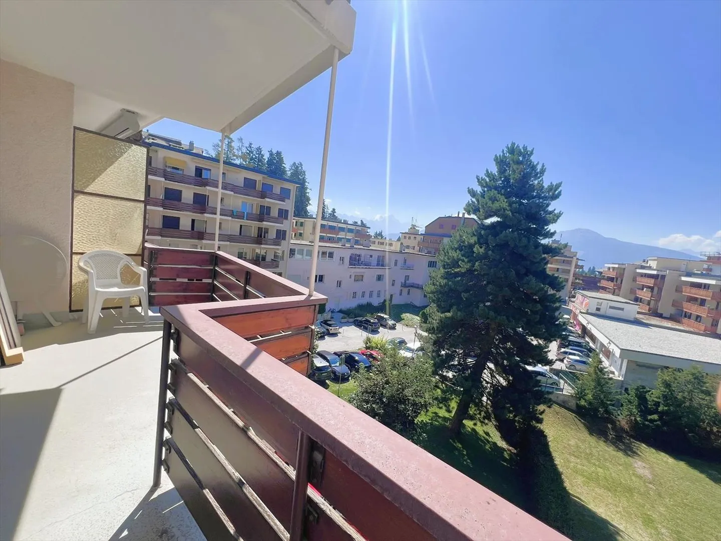 Pour la saison : Magnifique 3.5 pièces - Spacieux et lumineux - Idéalement situé - Belle vue - Emplacement calme - Photo 15 sur 17