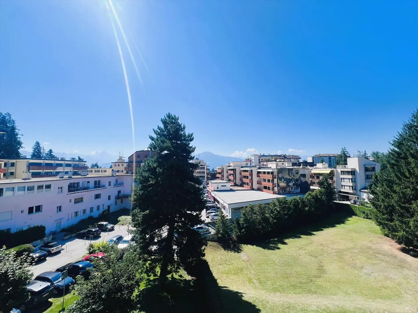 Pour la saison : Magnifique 3.5 pièces - Spacieux et lumineux - Idéalement situé - Belle vue - Emplacement calme - Photo 16 sur 17