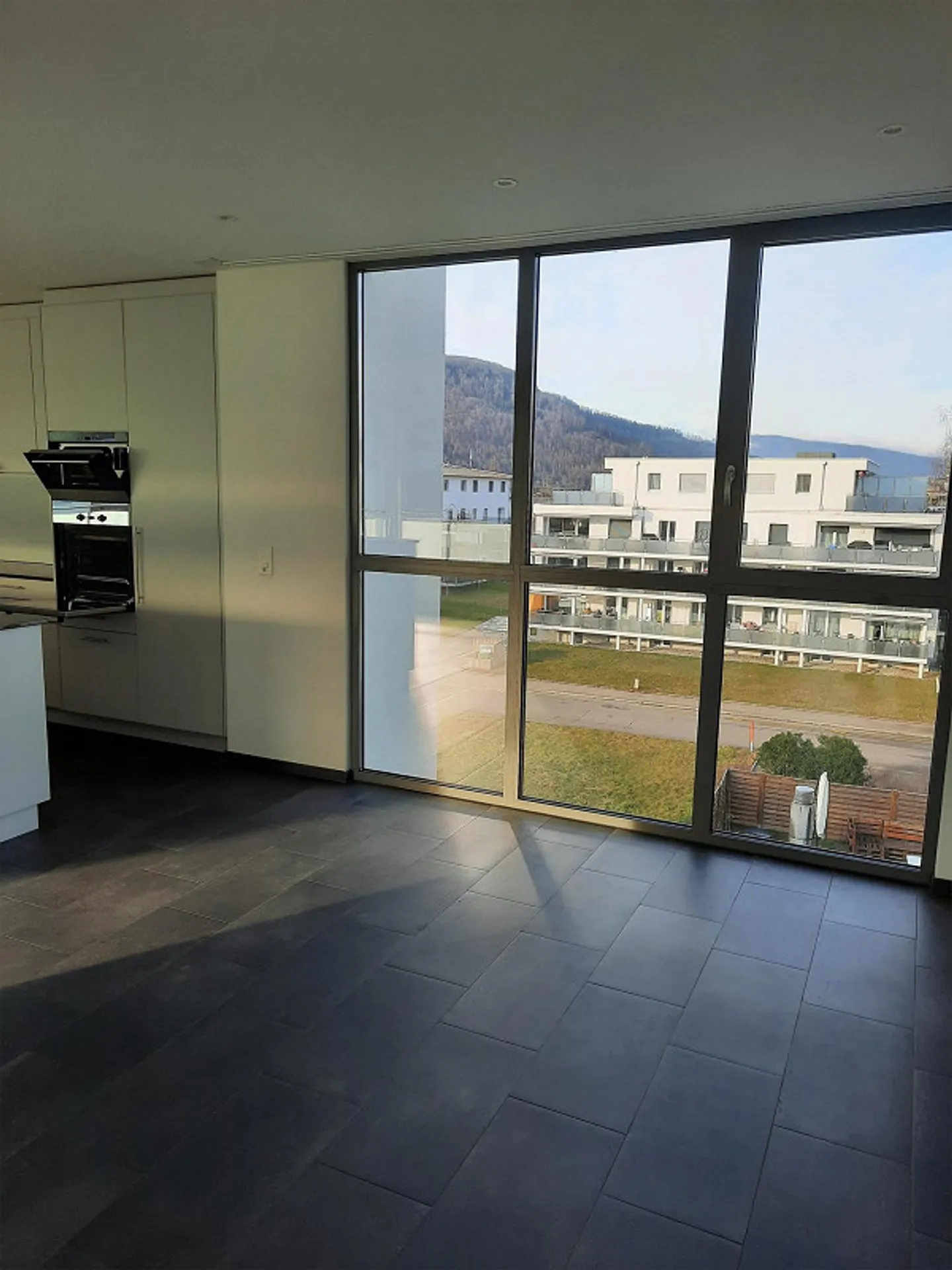 Appartement penthouse moderne et élégant de 4,5 pièces - Photo 5 sur 13