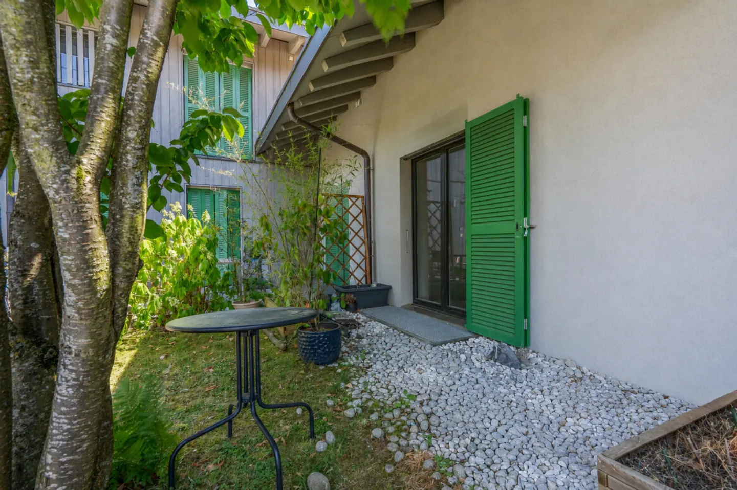 Zwischen Stadt und Natur, ein außergewöhnliches Familien-Tripleks in Mont-sur-Lausanne - Foto 2 von 11