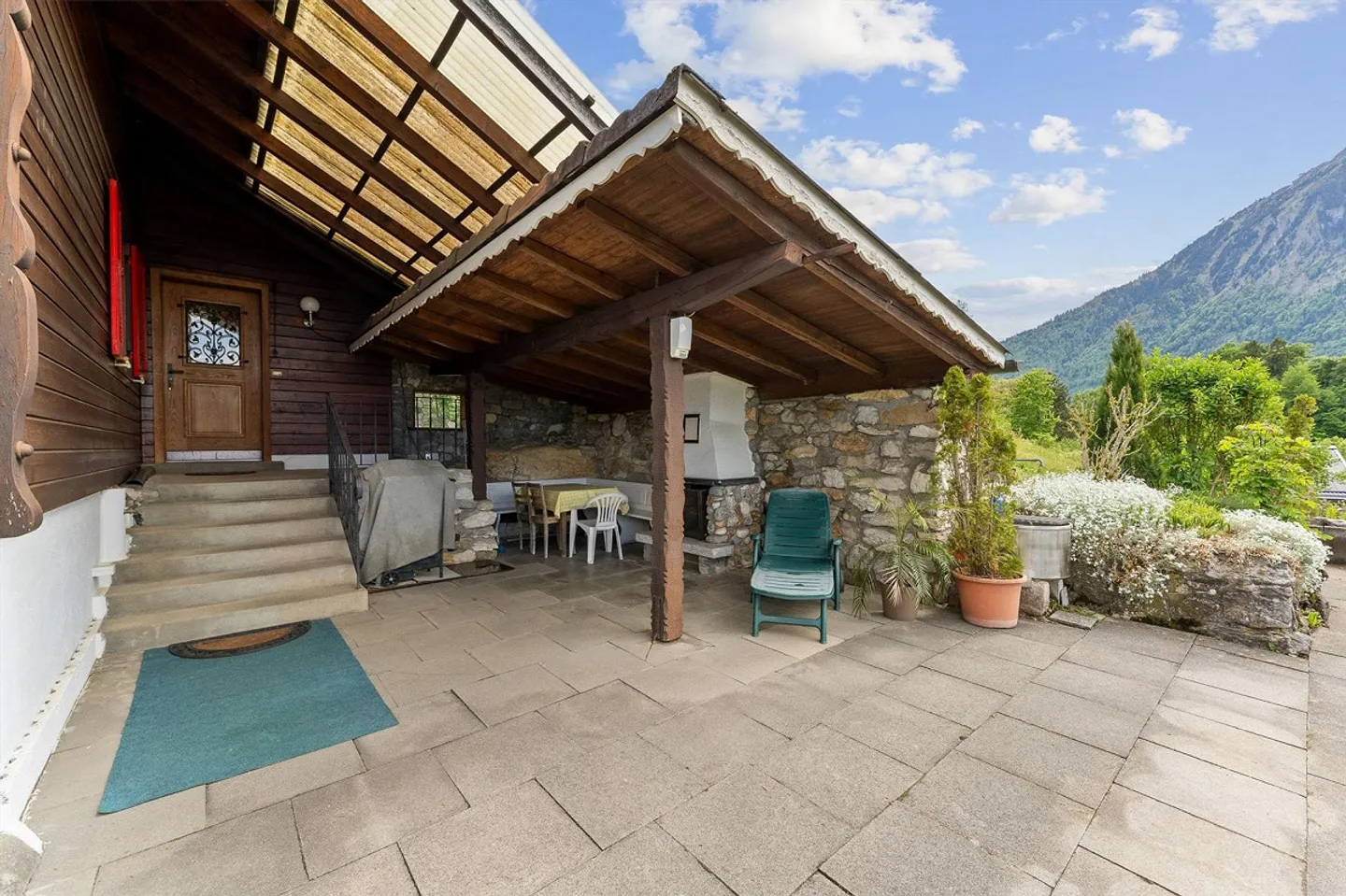 4.5-Room Single-Family House with Apartment and Dreamlike View - Photo 4 of 13