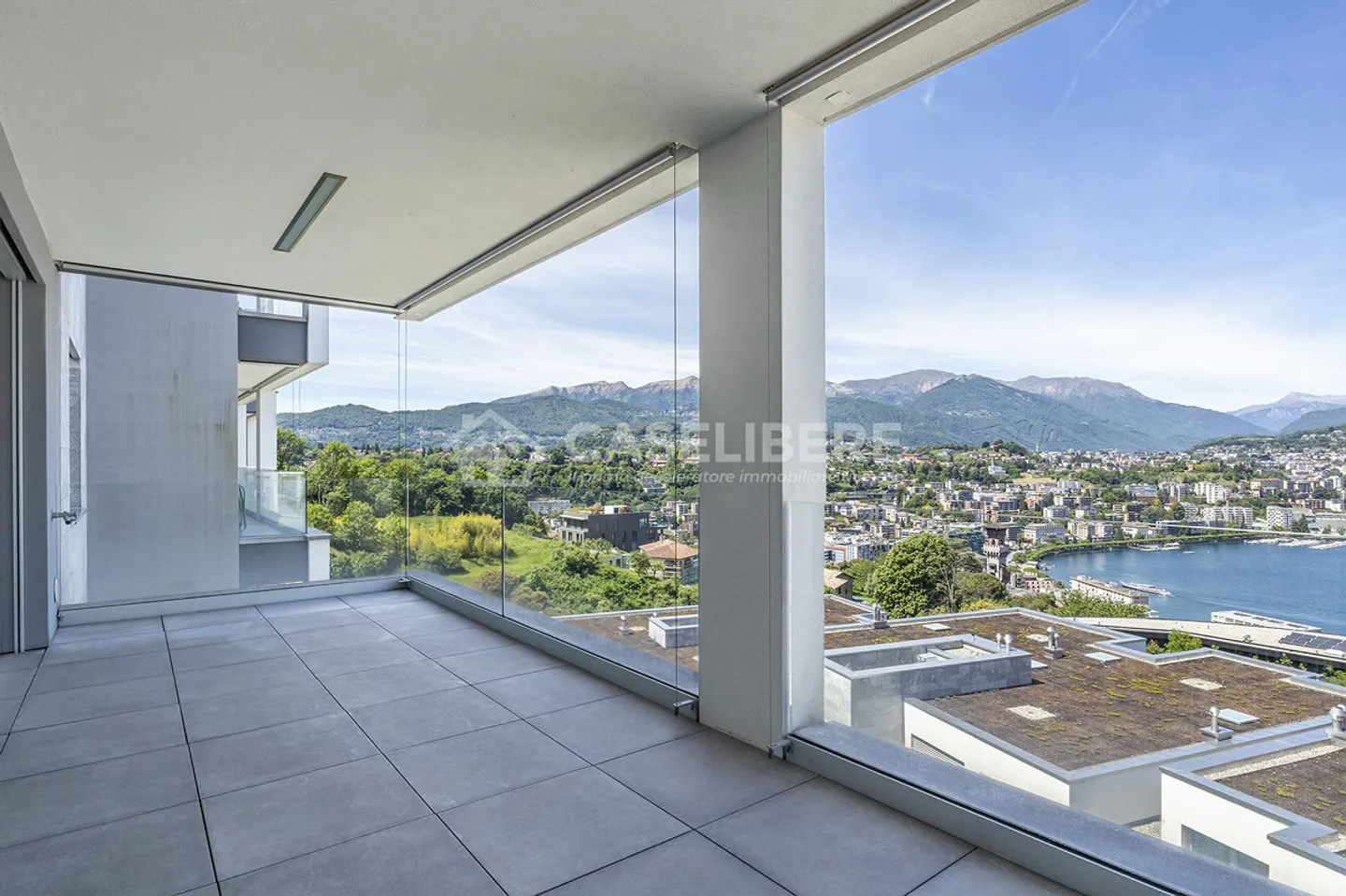 WONDERFUL 4.5 WITH EXCEPTIONAL VIEW IN LUGANO - PARADISO - Photo 1 of 29
