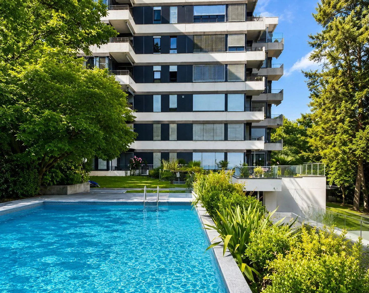1,5-Zimmer-Wohnung mit Swimmingpool zu vermieten - Foto 1 von 3