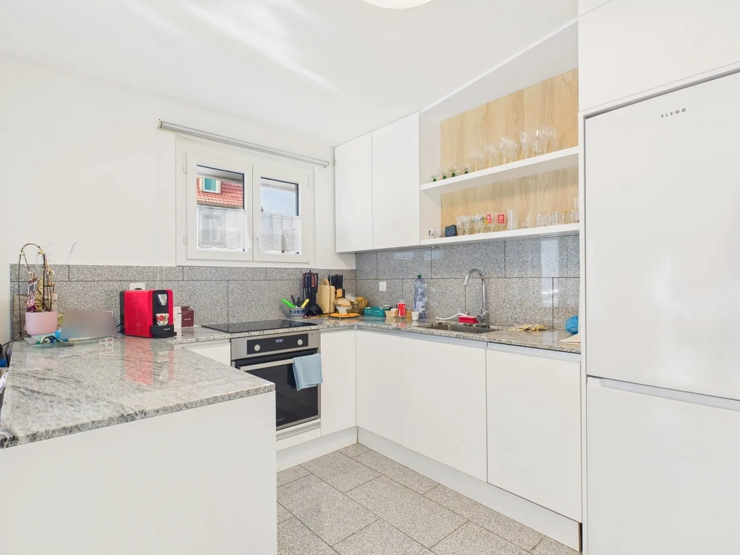 Attractive, renovated 2.5-room apartment with large balcony and lake view in Horgen - Photo 5 of 10