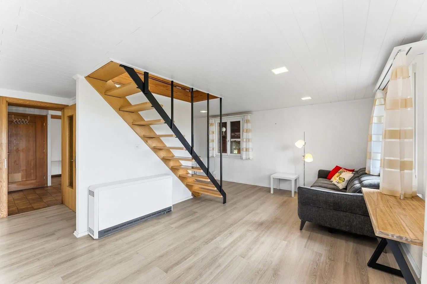 4.5-Room Single-Family House with Apartment and Dreamlike View - Photo 12 of 13