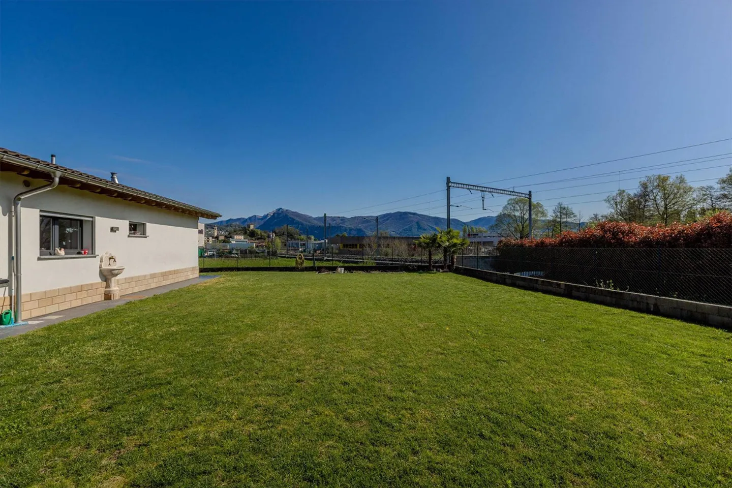 WONDERFUL VILLA 6.5 ON ONE FLOOR WITH GARDEN IN STABIO - Photo 9 of 9