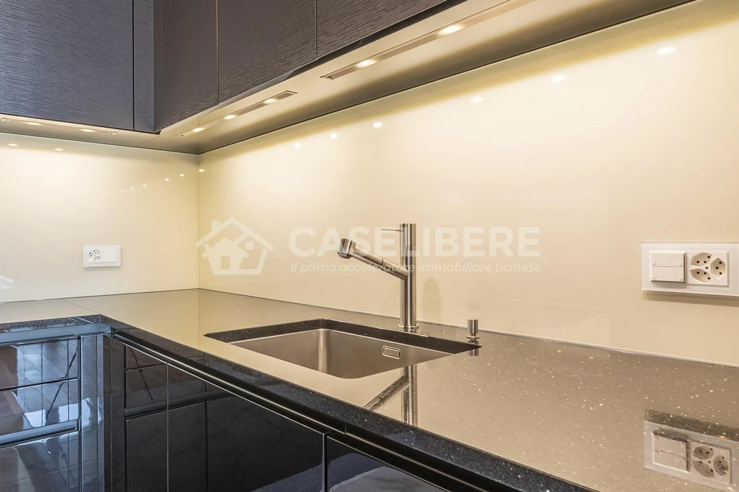 WONDERFUL 4.5 WITH EXCEPTIONAL VIEW IN LUGANO - PARADISO - Photo 13 of 29