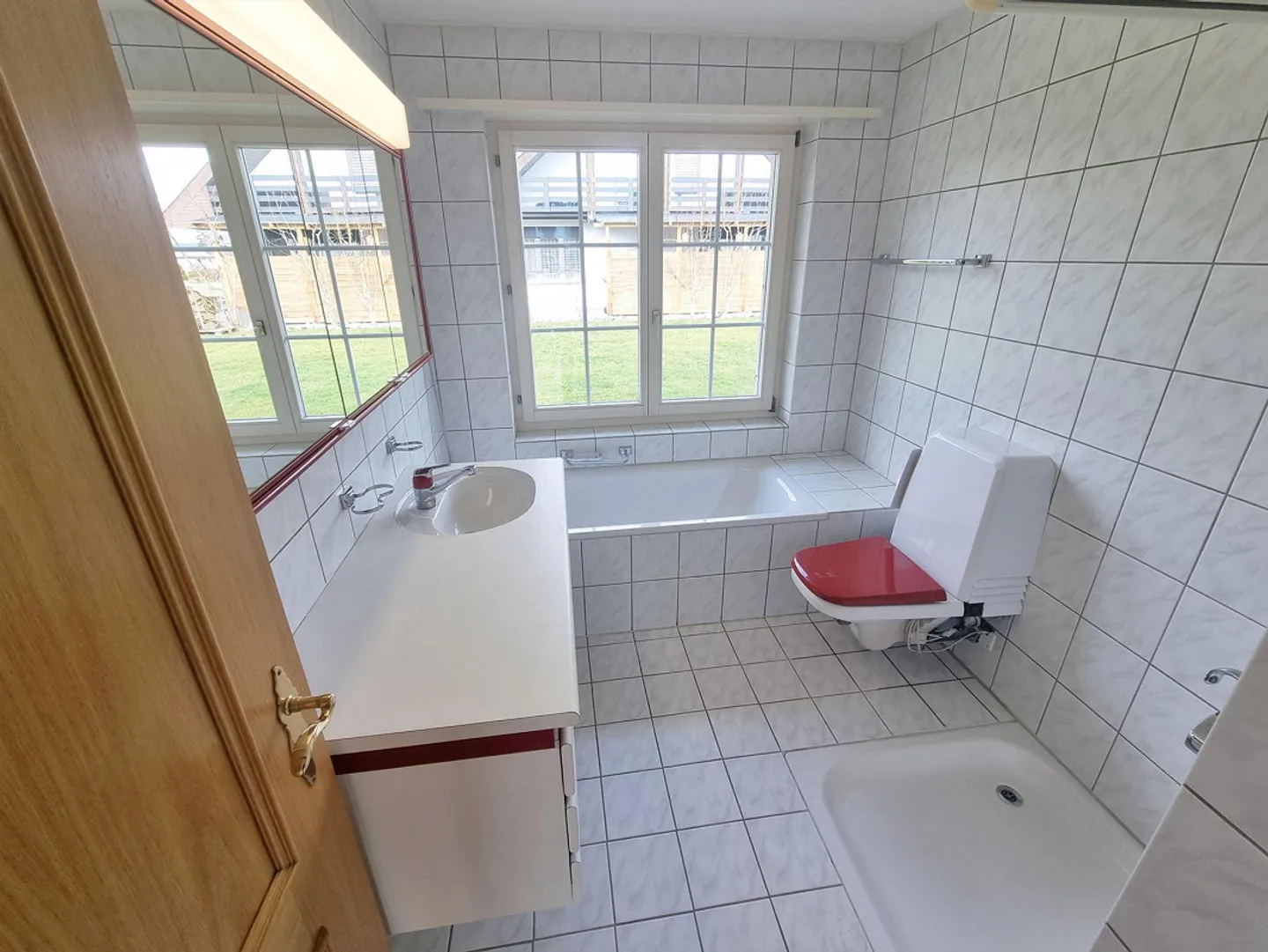 Familienhaus mit grosszügigem Garten - Foto 7 von 11