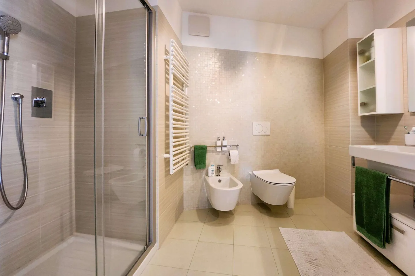 Appartamento elegante e moderno di 3,5 stanze nella migliore posizione - Foto 11 di 13