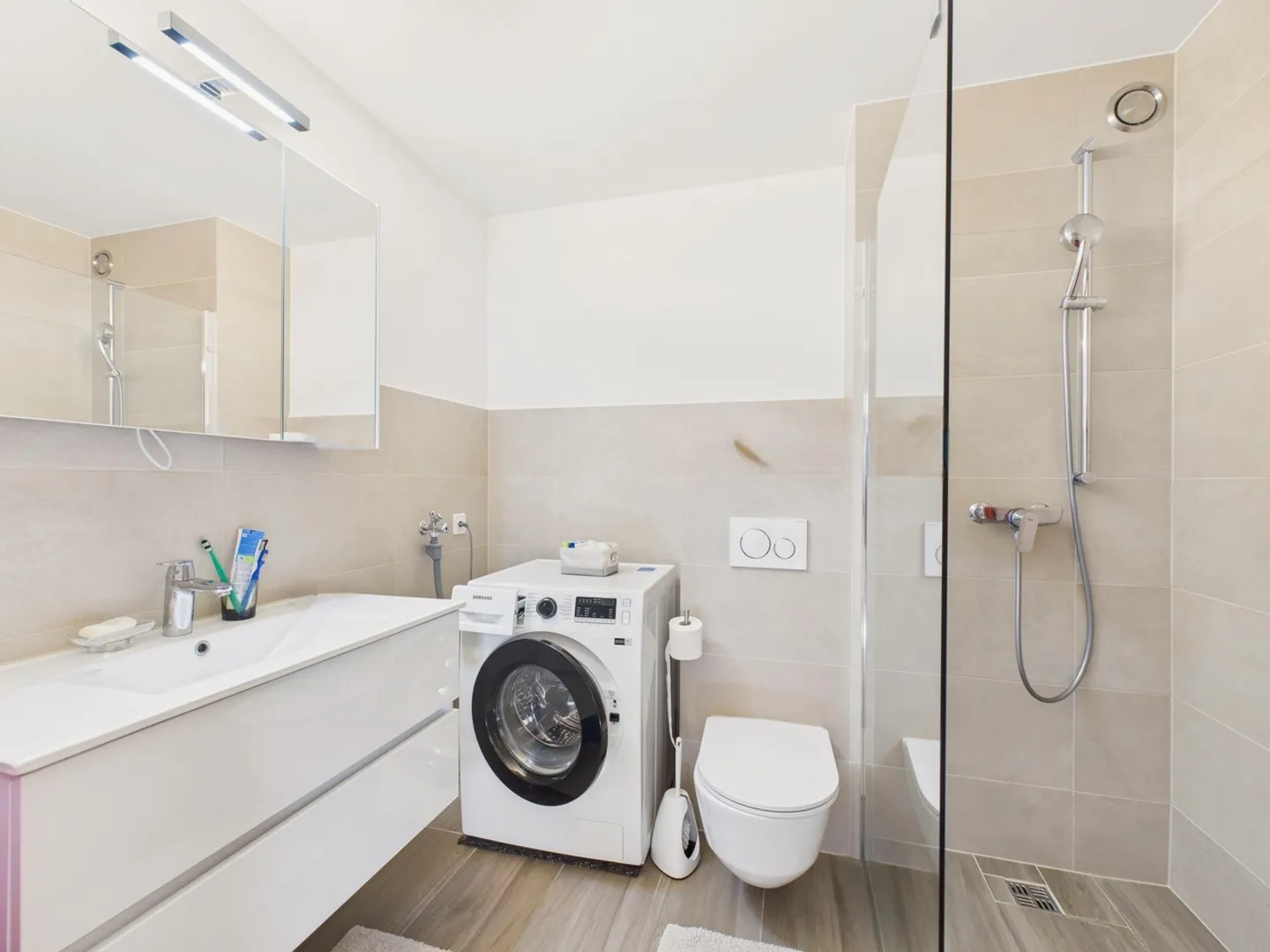 Attractive, renovated 2.5-room apartment with large balcony and lake view in Horgen - Photo 7 of 10