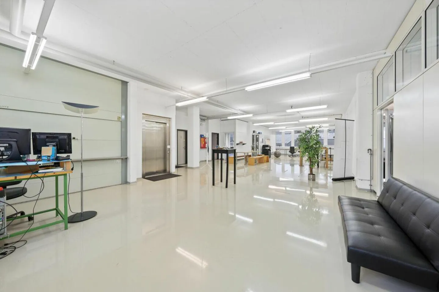 ideal für Büro, Praxis, Atelier - Geschäftsflächen mit 338 m² - Foto 2 von 11