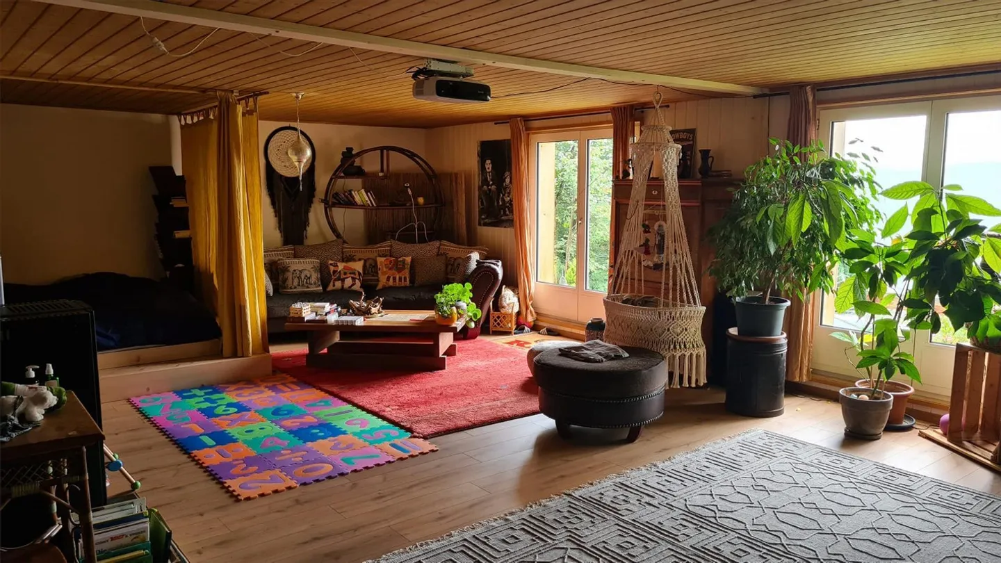 Parte di fattoria nel verde, grande, accogliente 4.5 stanze con balcone - Foto 3 di 11