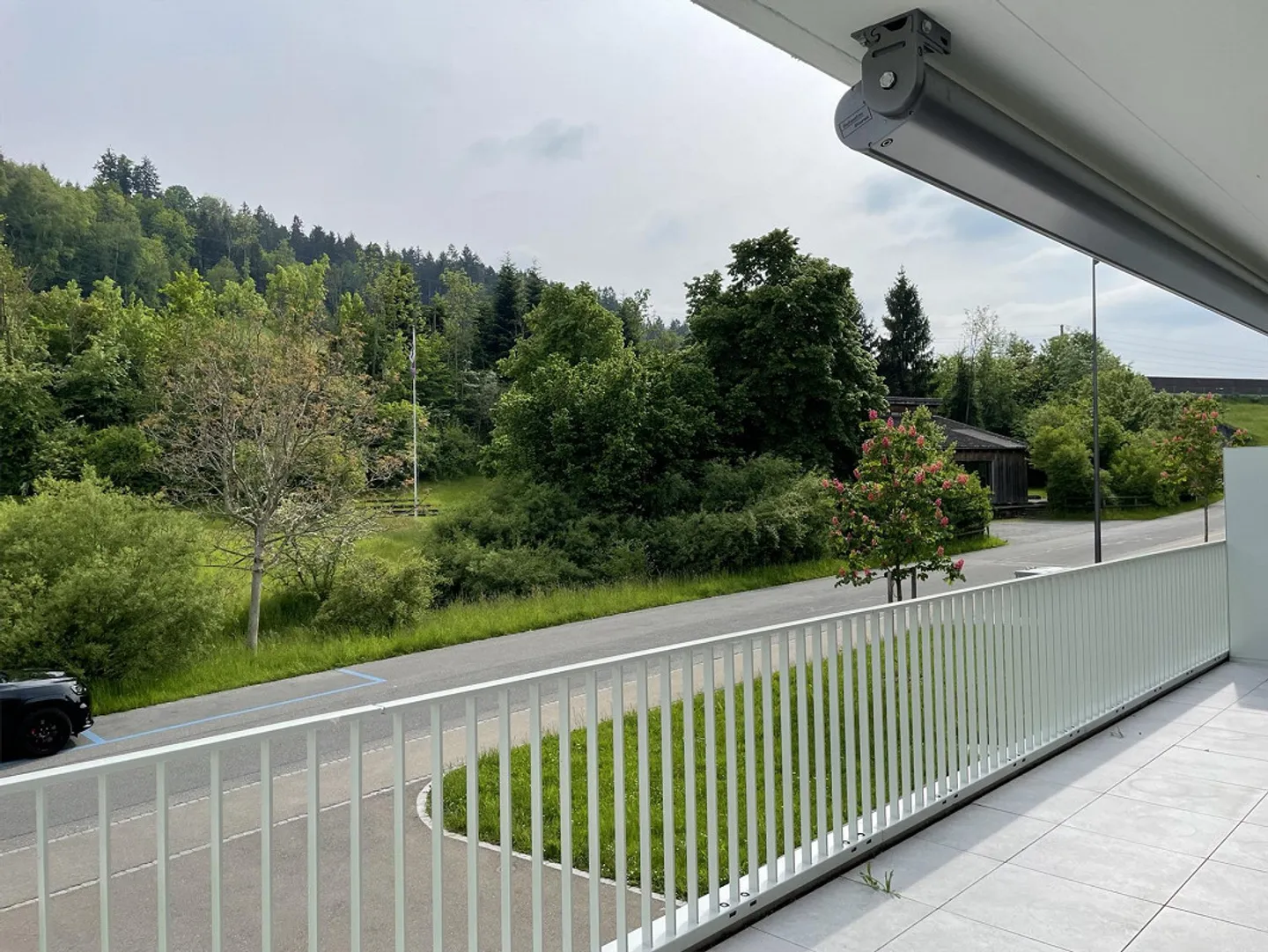 Appartement 2.5 pièces ensoleillé avec terrasse de 42 m² - Photo 1 sur 17