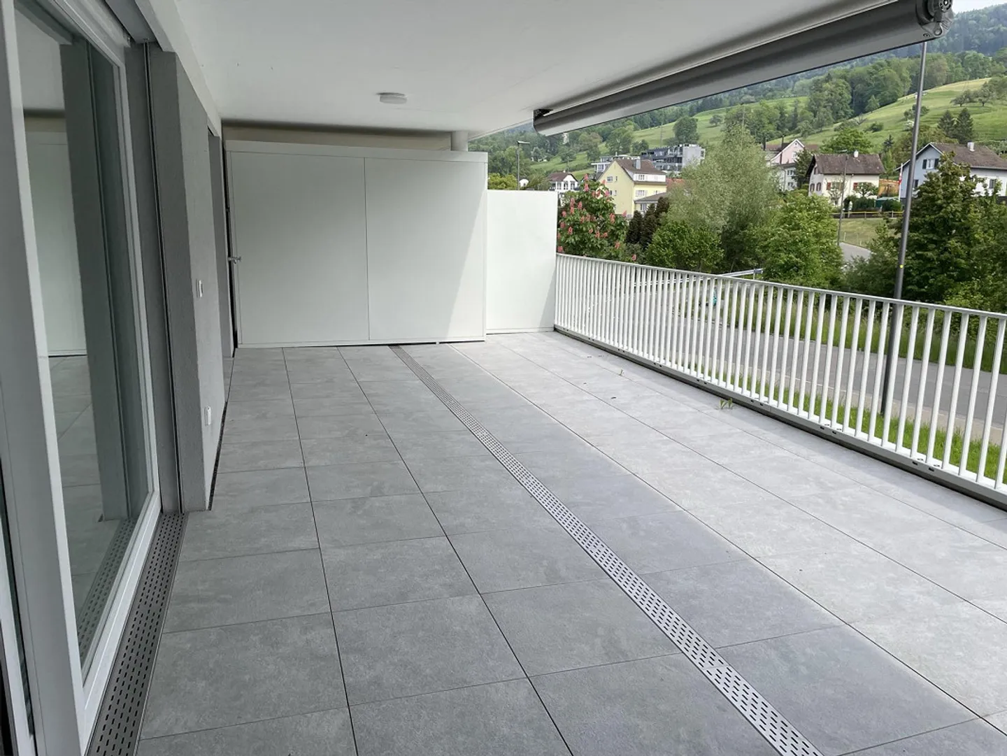 Appartement 2.5 pièces ensoleillé avec terrasse de 42 m² - Photo 3 sur 17