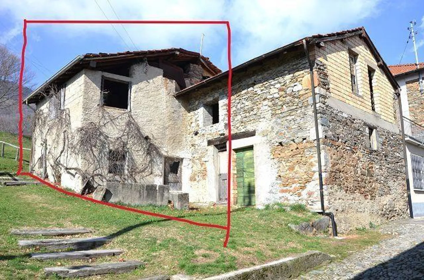 «Grande rustico su 2 piani con possibilità di ampliamento molto soleggiata, tranquilla / grosses Rustico zum Ausbauen an sehr ruhiger, sonniger Lage» - Foto 1 di 24