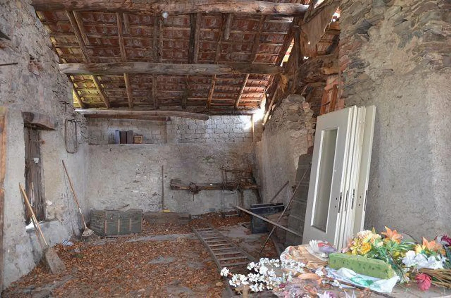 «Grande rustico su 2 piani con possibilità di ampliamento molto soleggiata, tranquilla / grosses Rustico zum Ausbauen an sehr ruhiger, sonniger Lage» - Foto 6 di 24