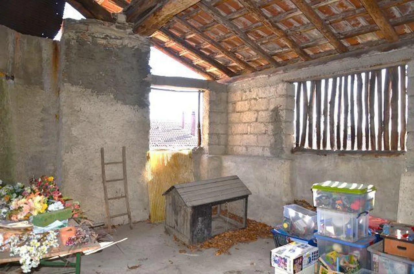 «Grande rustico su 2 piani con possibilità di ampliamento molto soleggiata, tranquilla / grosses Rustico zum Ausbauen an sehr ruhiger, sonniger Lage» - Foto 7 di 24