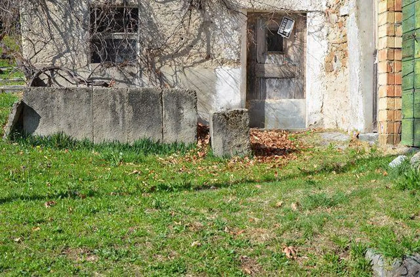 «Grande rustico su 2 piani con possibilità di ampliamento molto soleggiata, tranquilla / grosses Rustico zum Ausbauen an sehr ruhiger, sonniger Lage» - Foto 12 di 24