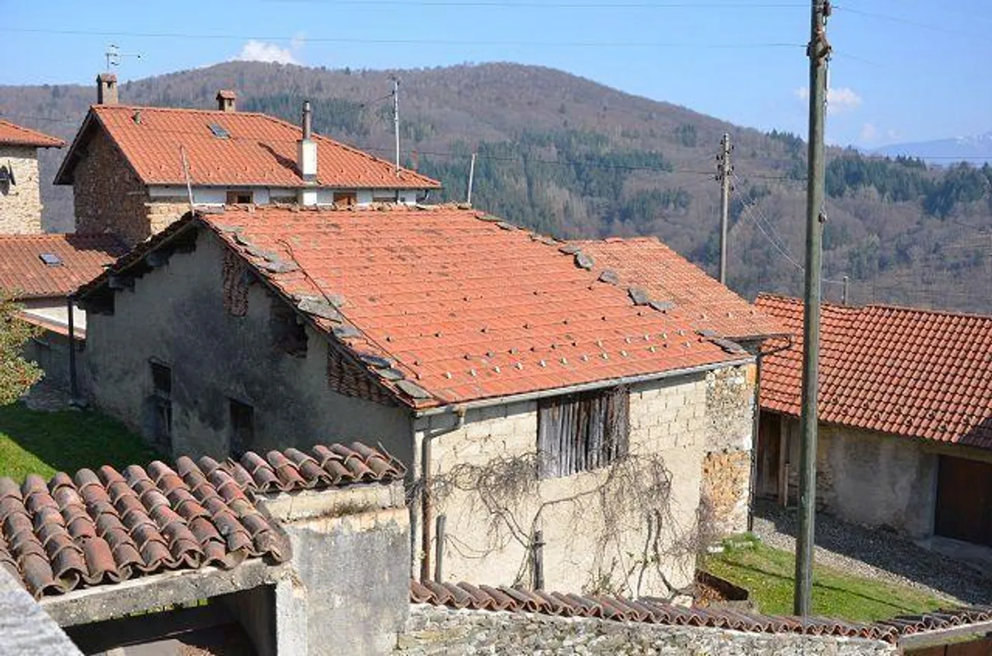 «Grande rustico su 2 piani con possibilità di ampliamento molto soleggiata, tranquilla / grosses Rustico zum Ausbauen an sehr ruhiger, sonniger Lage» - Foto 14 di 24