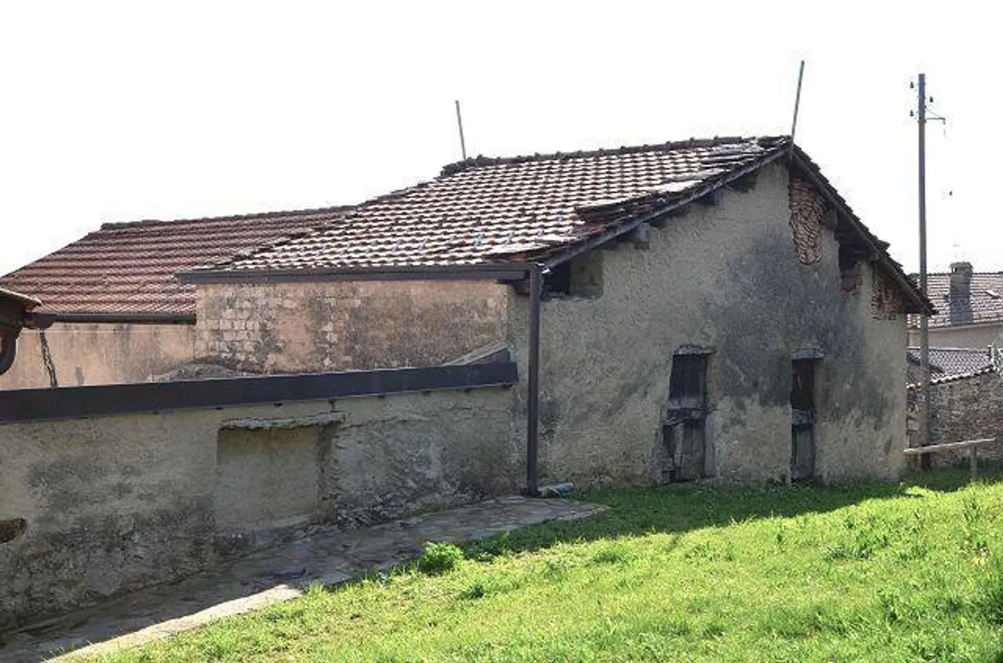 «Grande rustico su 2 piani con possibilità di ampliamento molto soleggiata, tranquilla / grosses Rustico zum Ausbauen an sehr ruhiger, sonniger Lage» - Foto 15 di 24