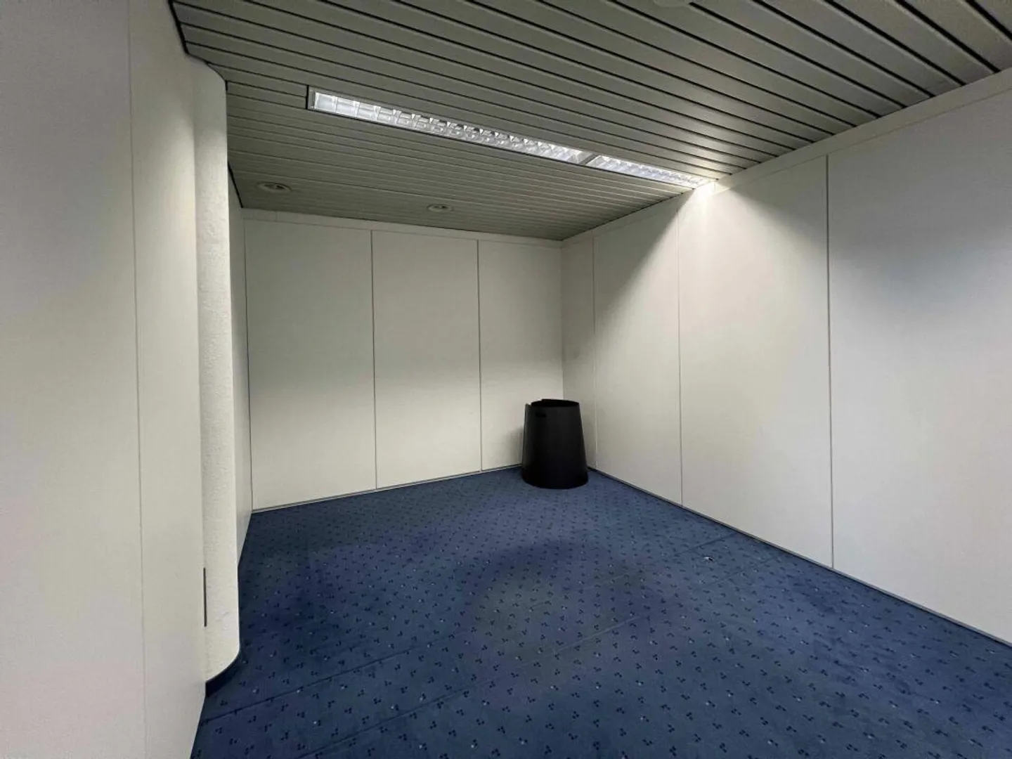 Dans la tour Lista : Espace commercial 3ème étage, 72 m² - Photo 3 sur 8