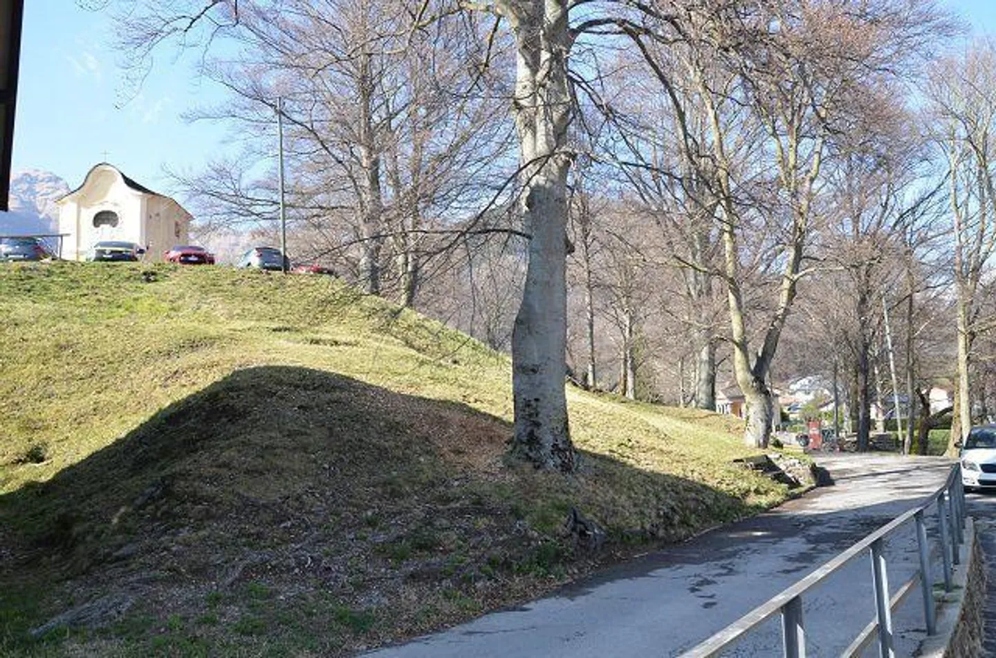 «Grande rustico su 2 piani con possibilità di ampliamento molto soleggiata, tranquilla / grosses Rustico zum Ausbauen an sehr ruhiger, sonniger Lage» - Foto 17 di 24