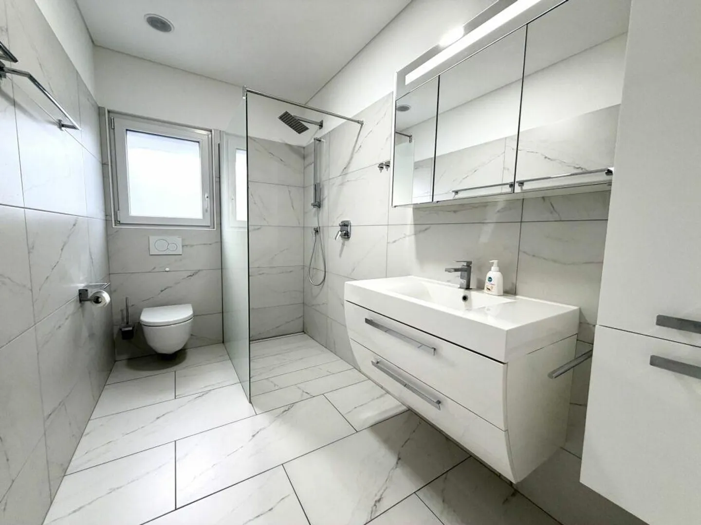 Bungalow moderne dans un quartier calme - Photo 8 sur 10