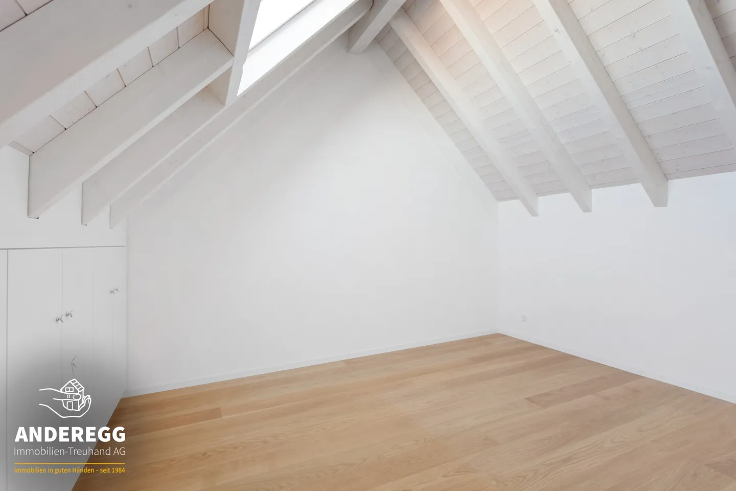 Schöne 5.5 Zi.-Dachmaisonette-Wohnung im 3. OG mit Keller und Tiefgaragenplatz - Foto 8 von 14