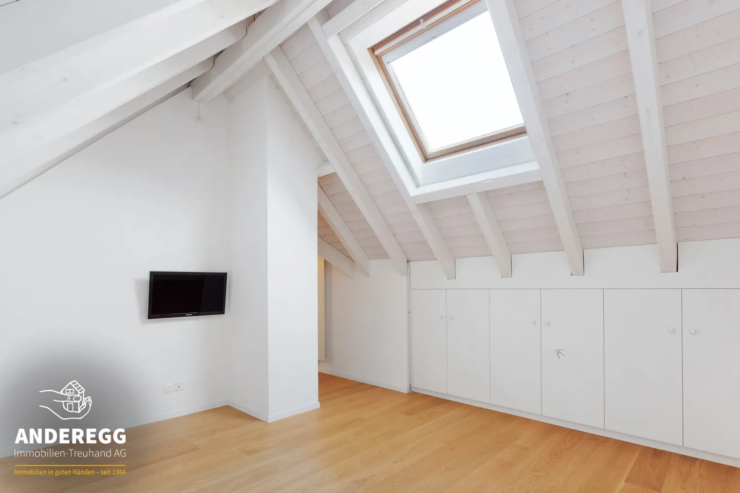 Schöne 5.5 Zi.-Dachmaisonette-Wohnung im 3. OG mit Keller und Tiefgaragenplatz - Foto 9 von 14