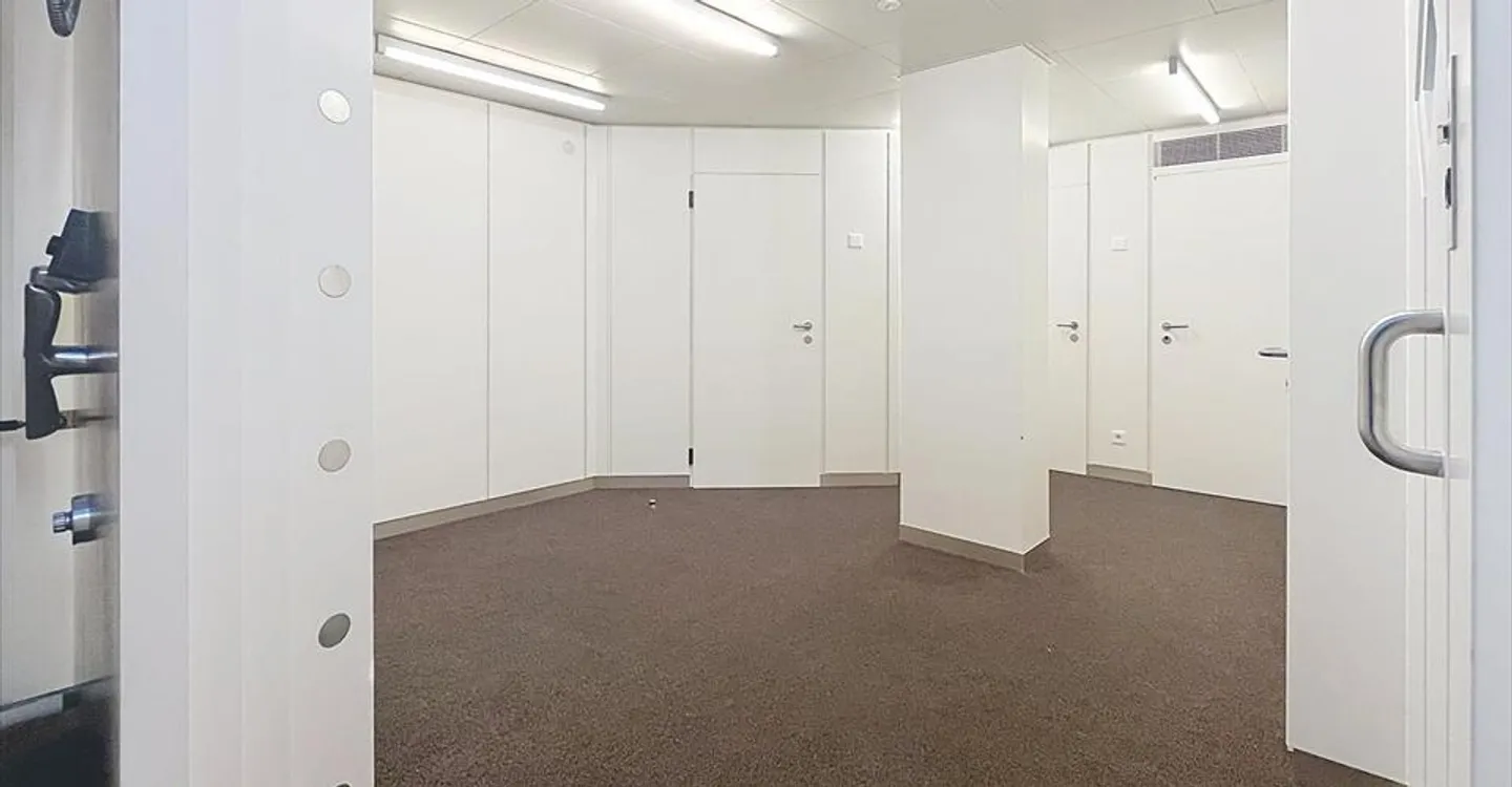 Magasin à louer - Photo 2 sur 12