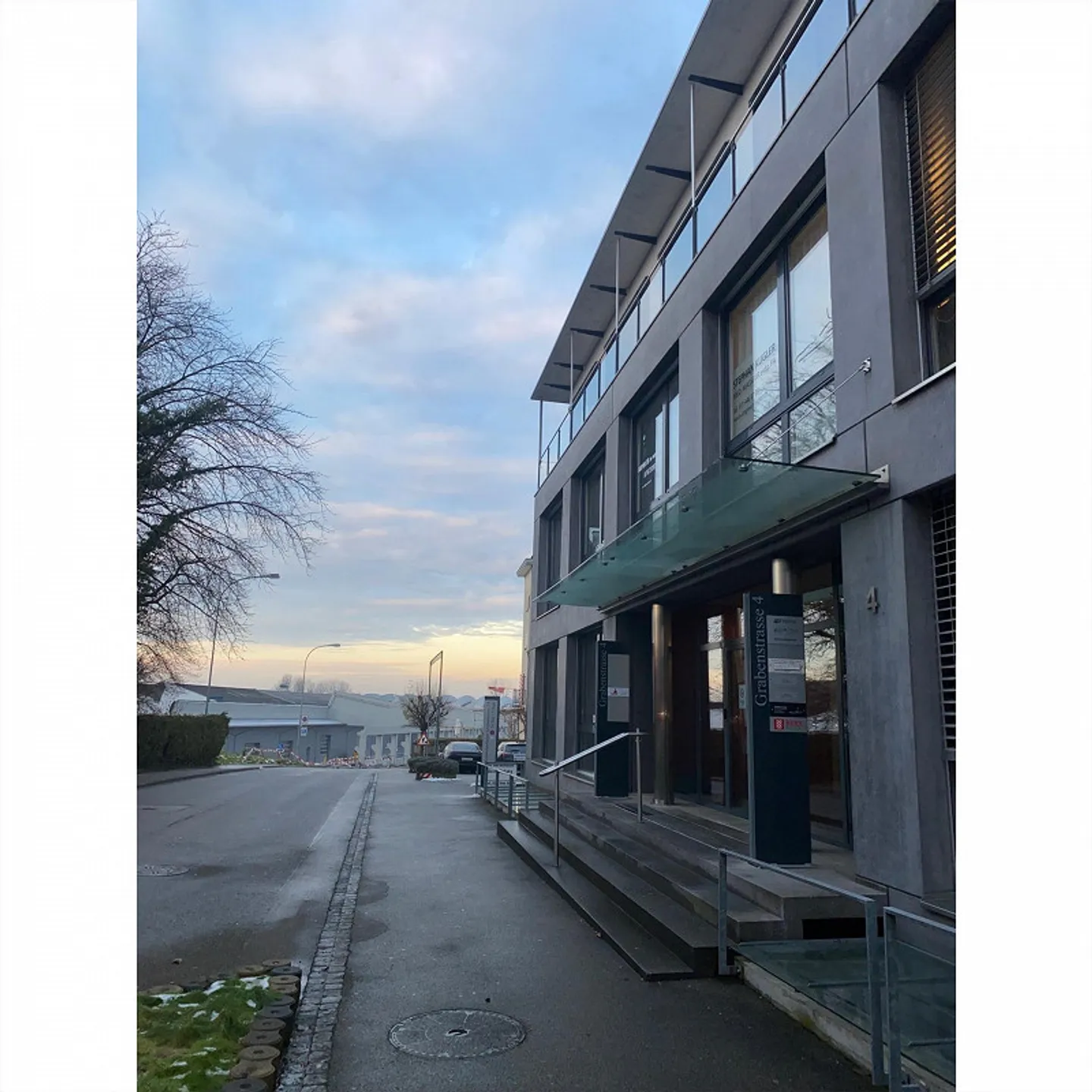 Büro- oder Praxisraum ca. 57m2 mit Kundenparkplätzen in der Al - Foto 1 di 10