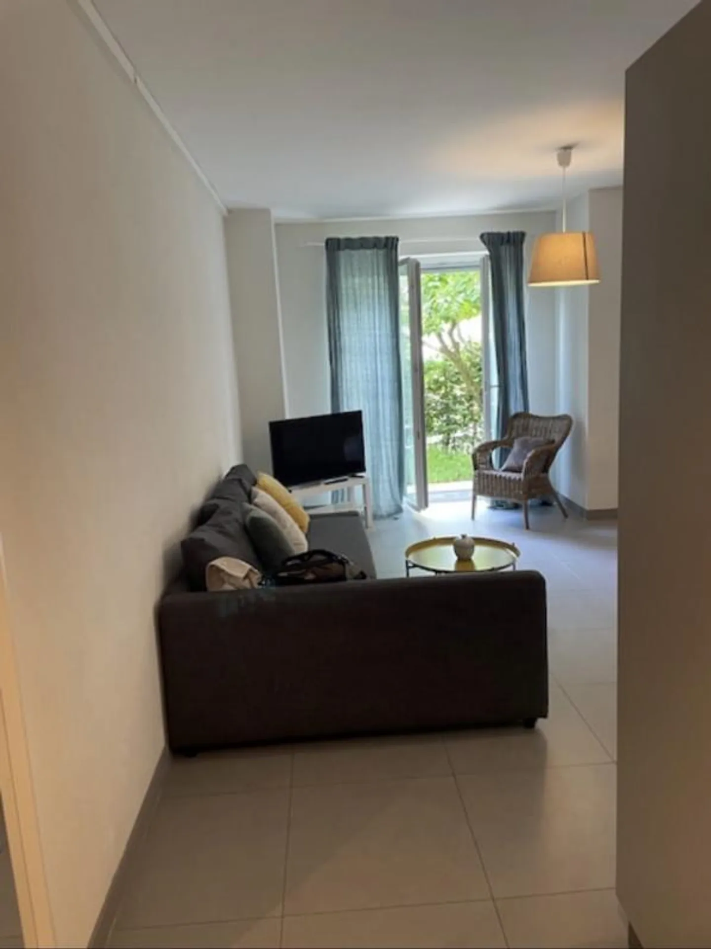 Appartement Charmant avec Jardin Privatif - Photo 4 sur 7