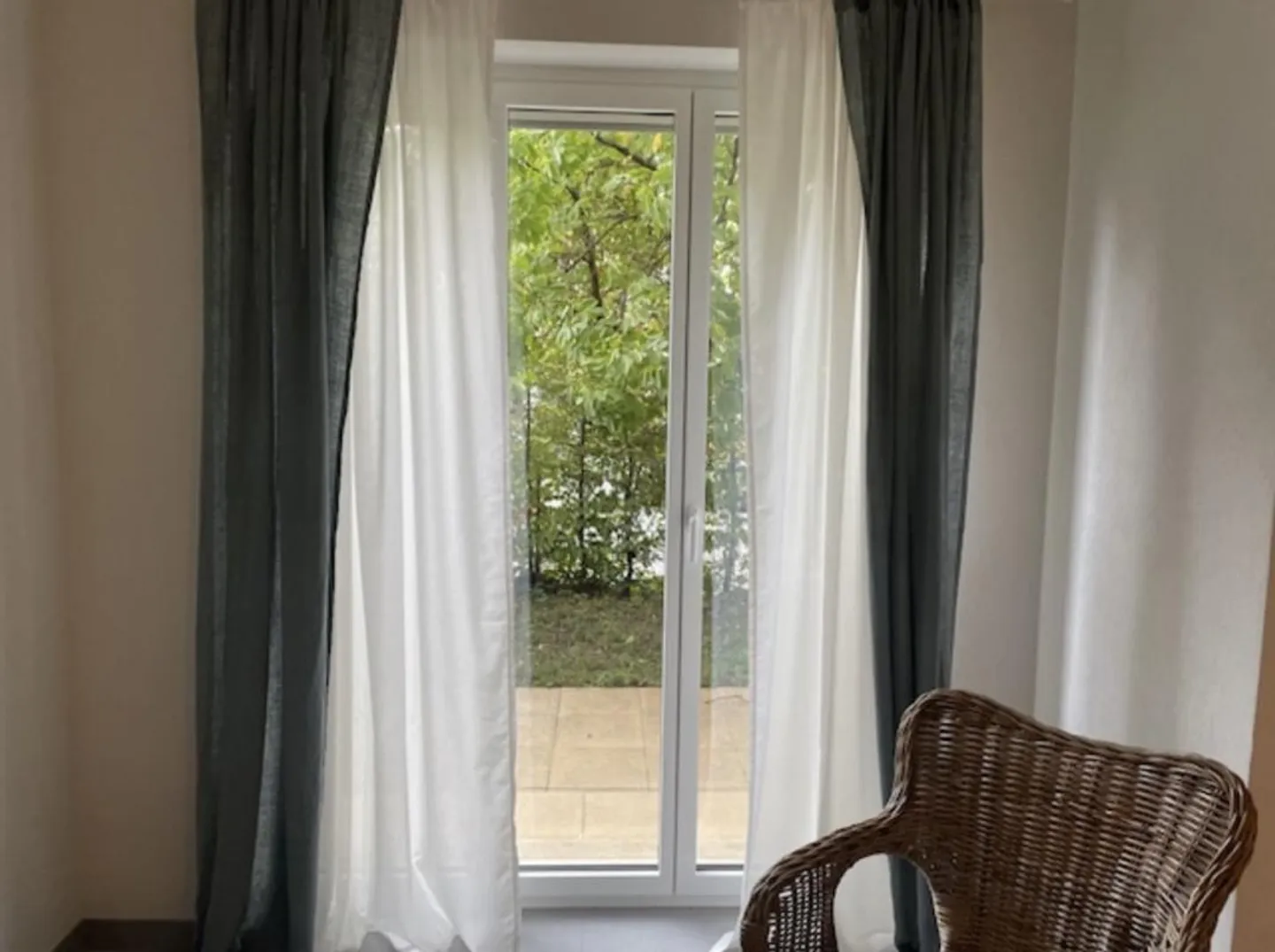 Appartement Charmant avec Jardin Privatif - Photo 6 sur 7