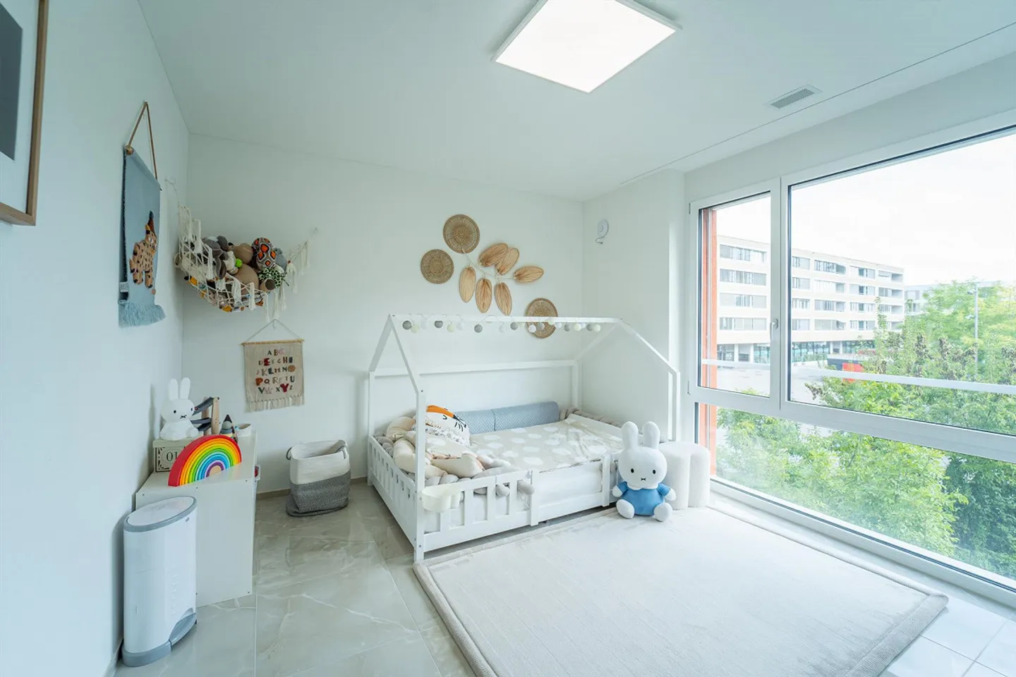 Elegant 5.5-Room Apartment - Photo 1 of 19
