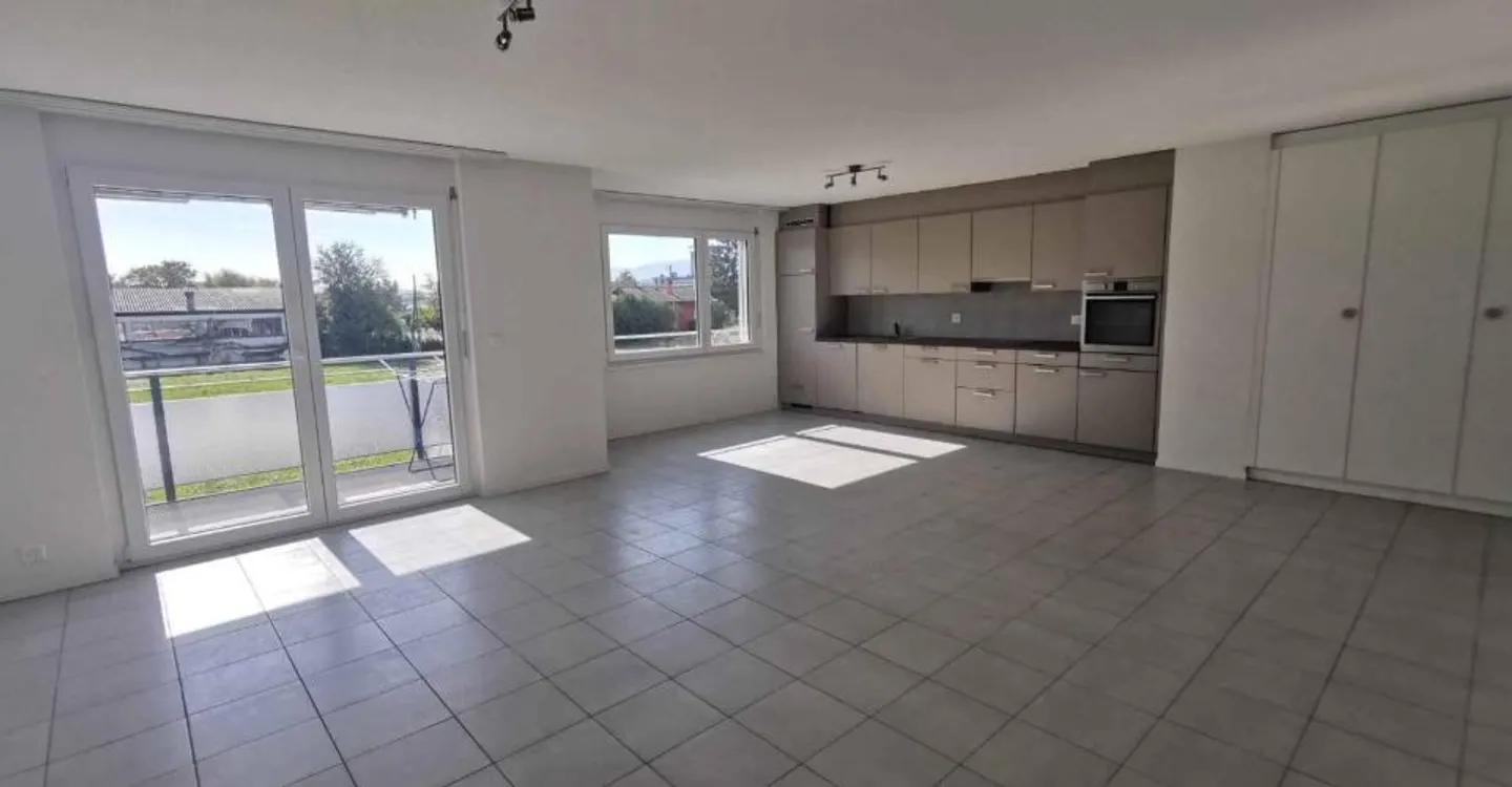 Superbo appartamento di 3,5 locali con balcone, accanto alla stazione CFF, venduto affittato - Foto 2 di 8