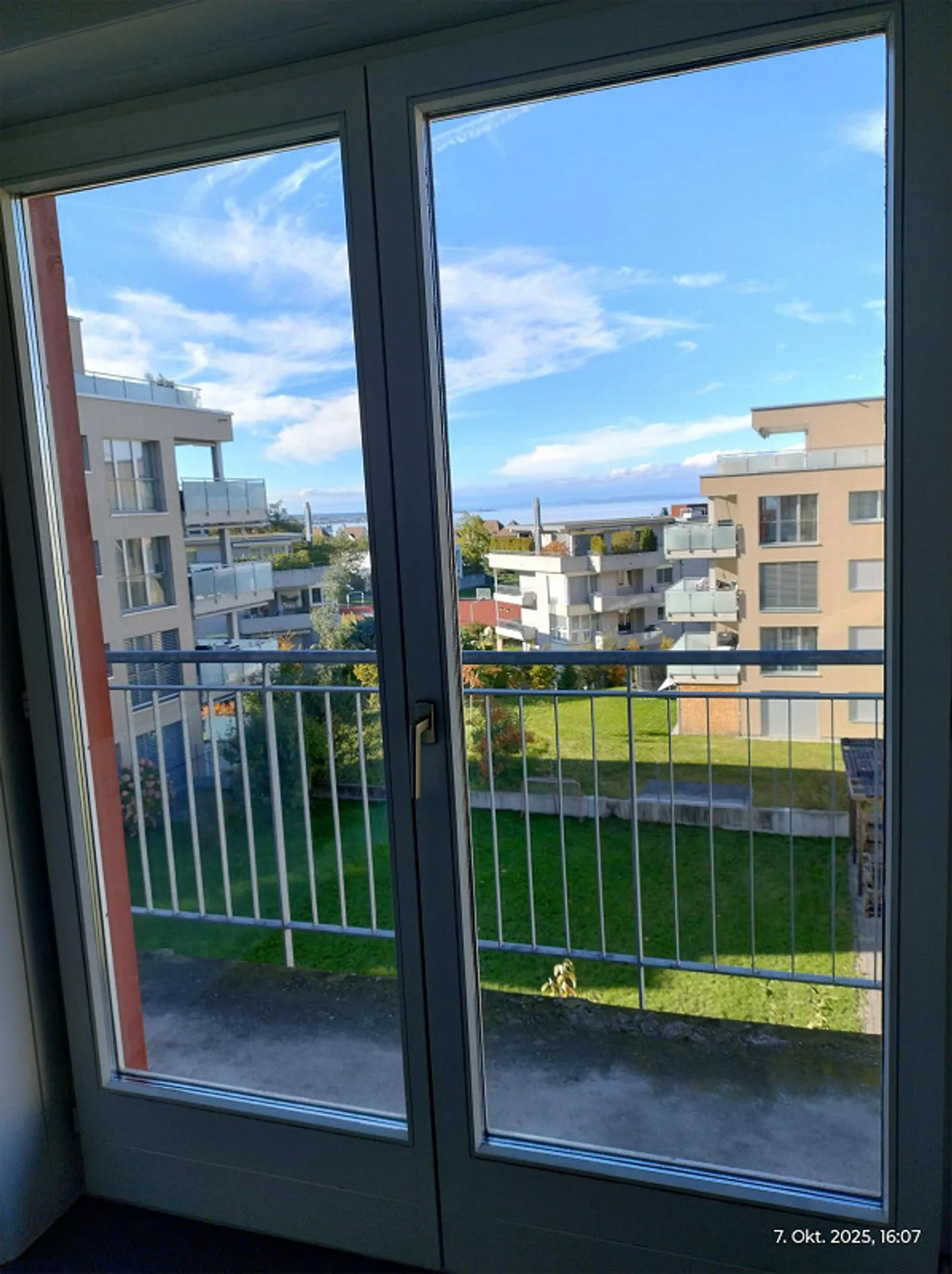 Appartement moderne 1.5 pièces à louer, emplacement calme, belle vue sur le lac - Photo 4 sur 17