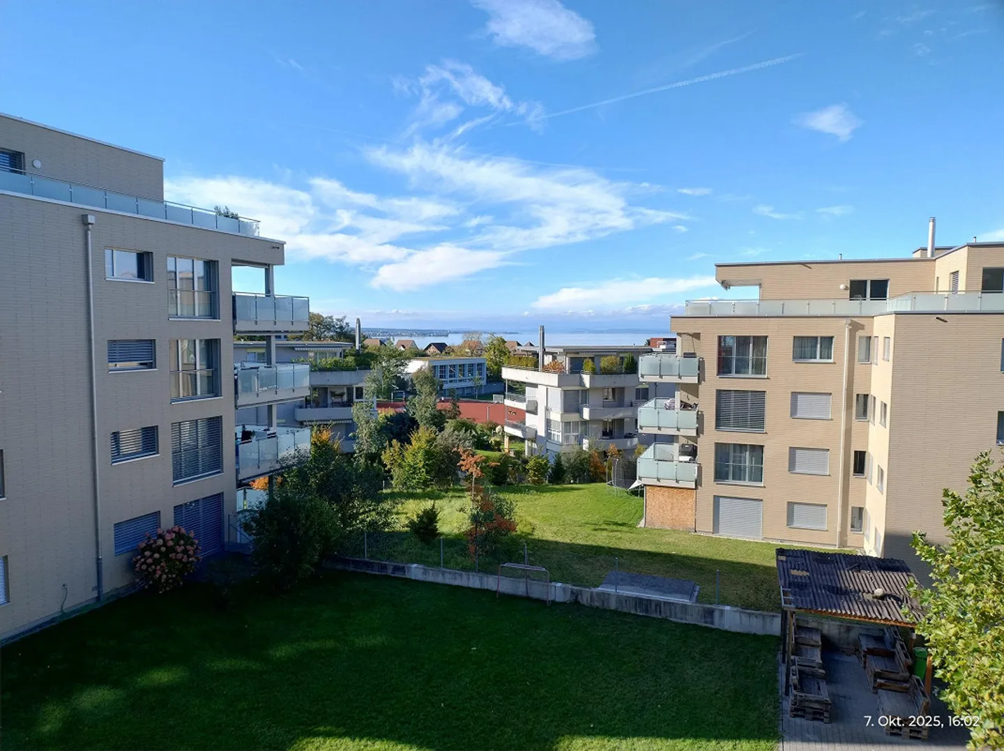 Appartement moderne 1.5 pièces à louer, emplacement calme, belle vue sur le lac - Photo 1 sur 17