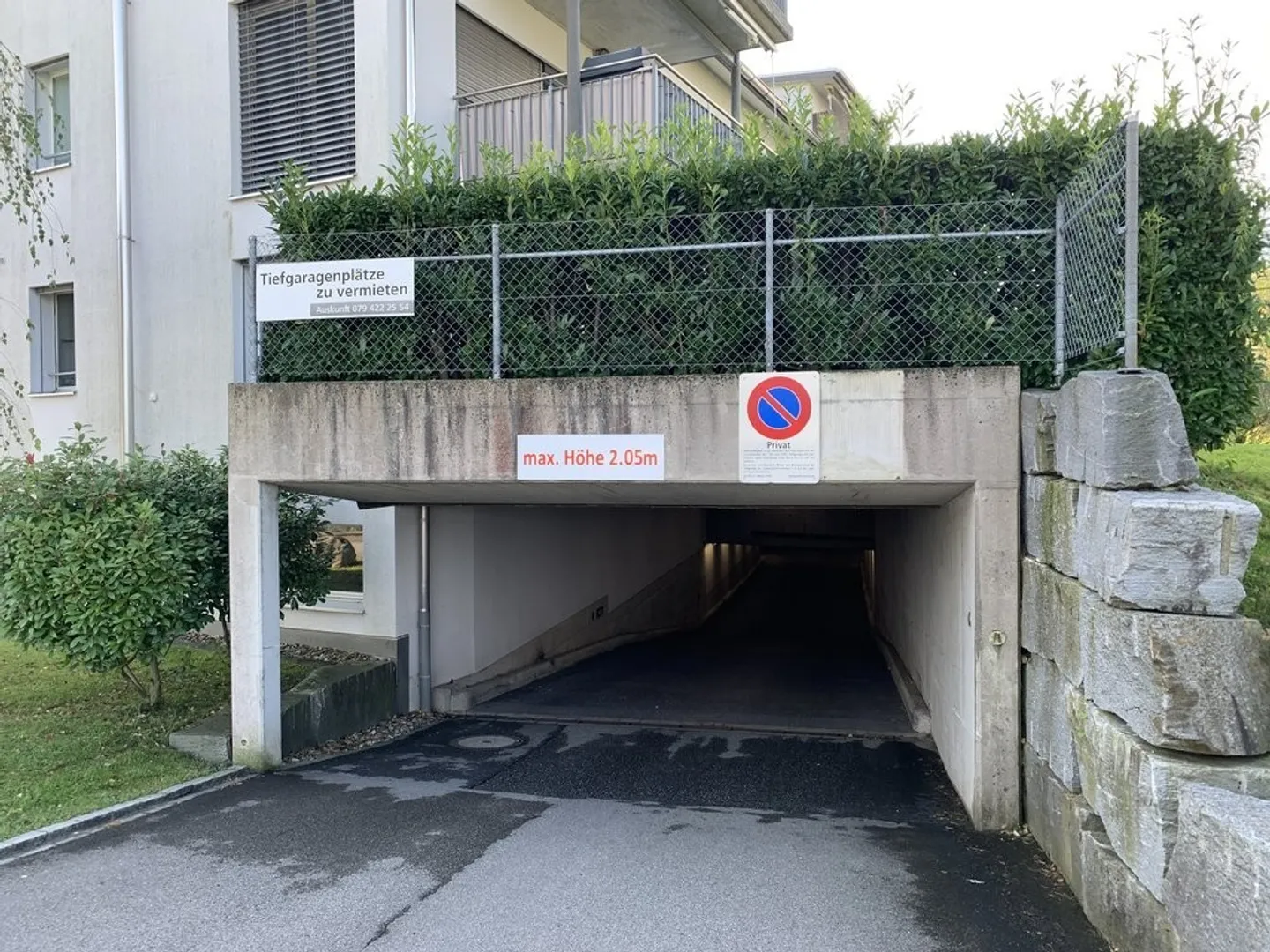 Più veicoli, un posto! Posto auto doppio in affitto. - Foto 1 di 3