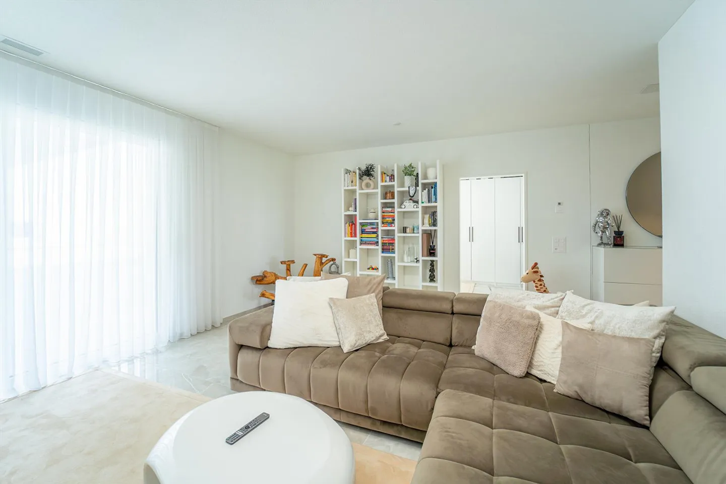 Elegant 5.5-Room Apartment - Photo 6 of 19