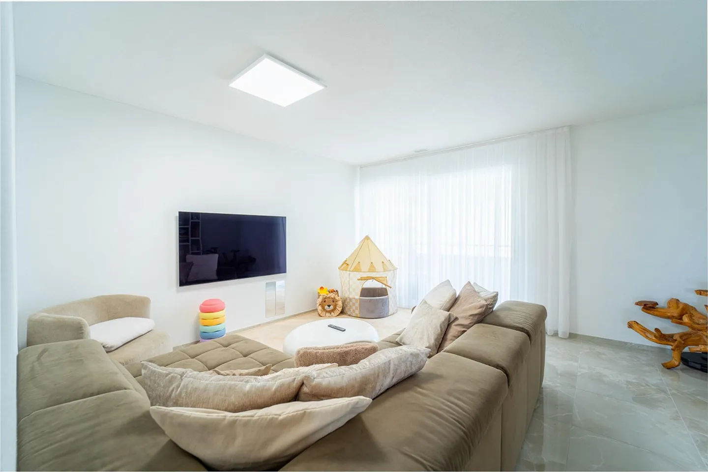 Elegant 5.5-Room Apartment - Photo 7 of 19