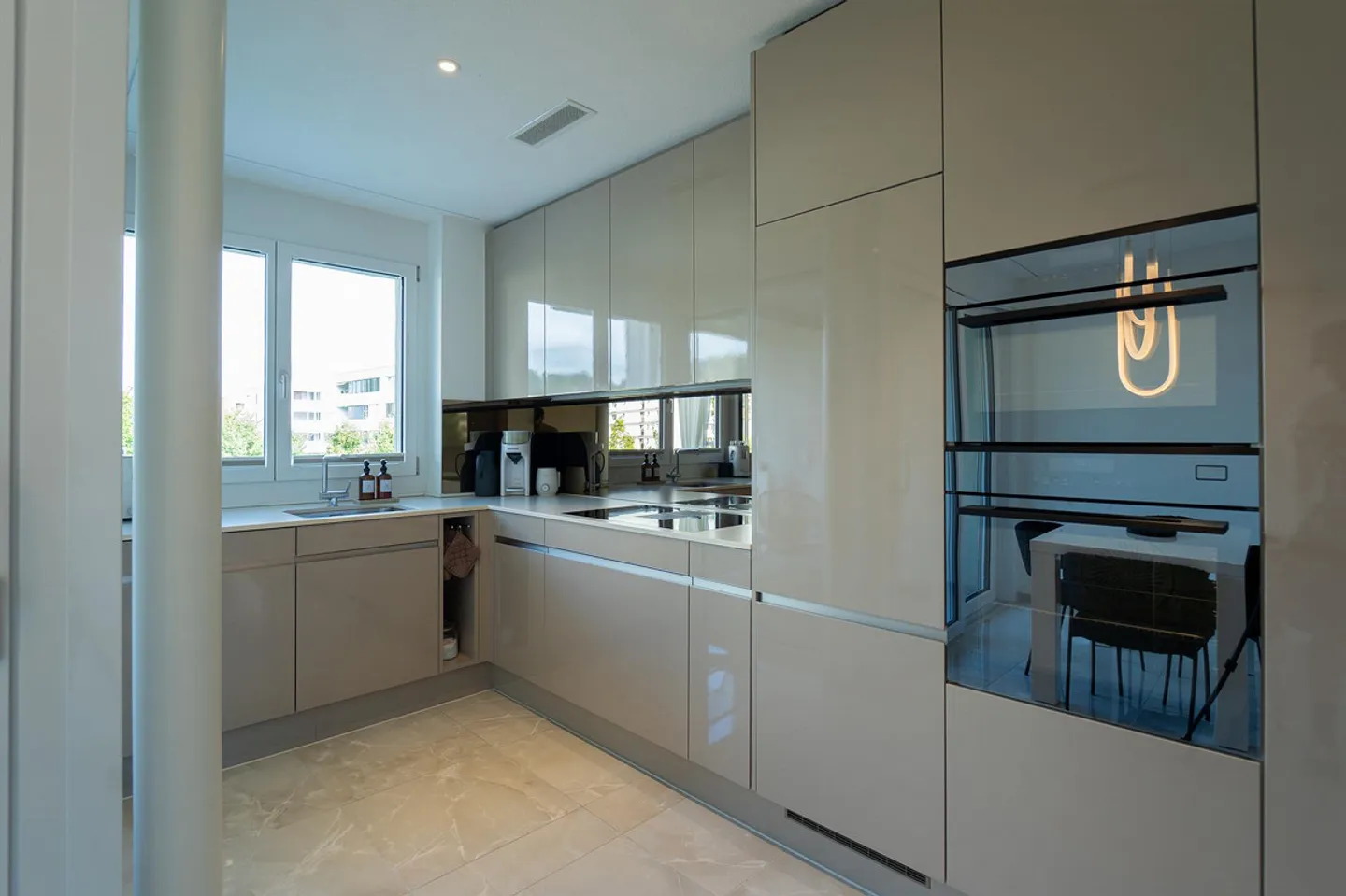 Elegant 5.5-Room Apartment - Photo 9 of 19